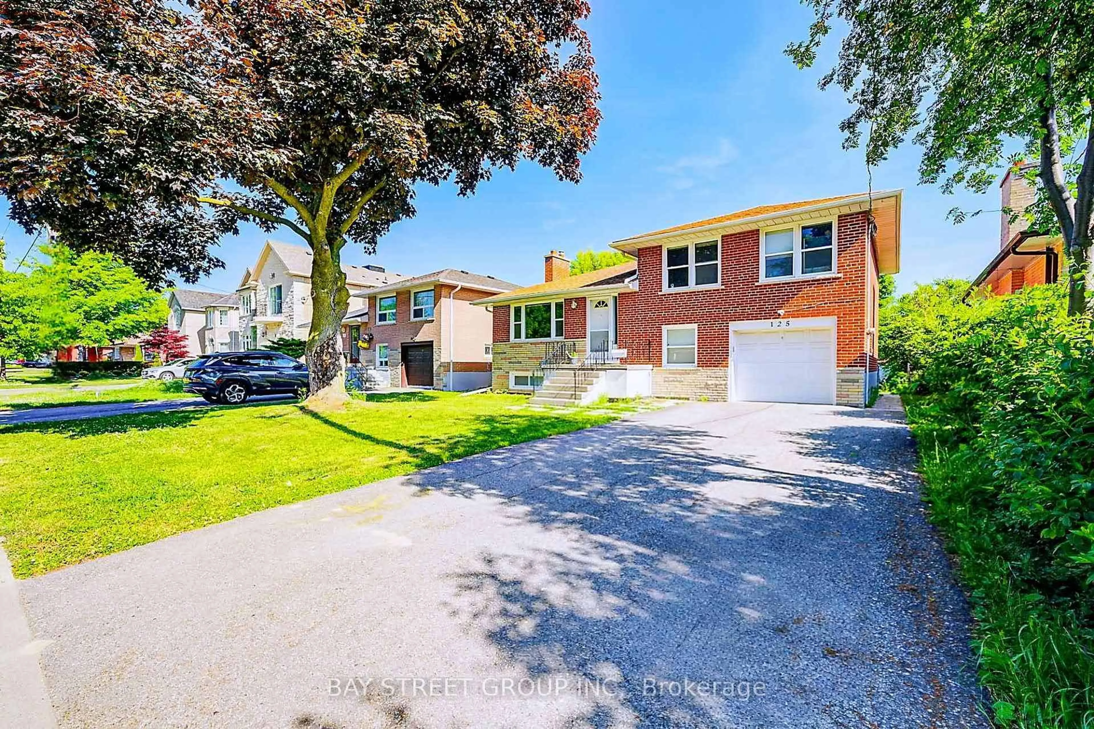 Home with brick exterior material, street for 125 Connaught Ave, Toronto Ontario M2M 1H1