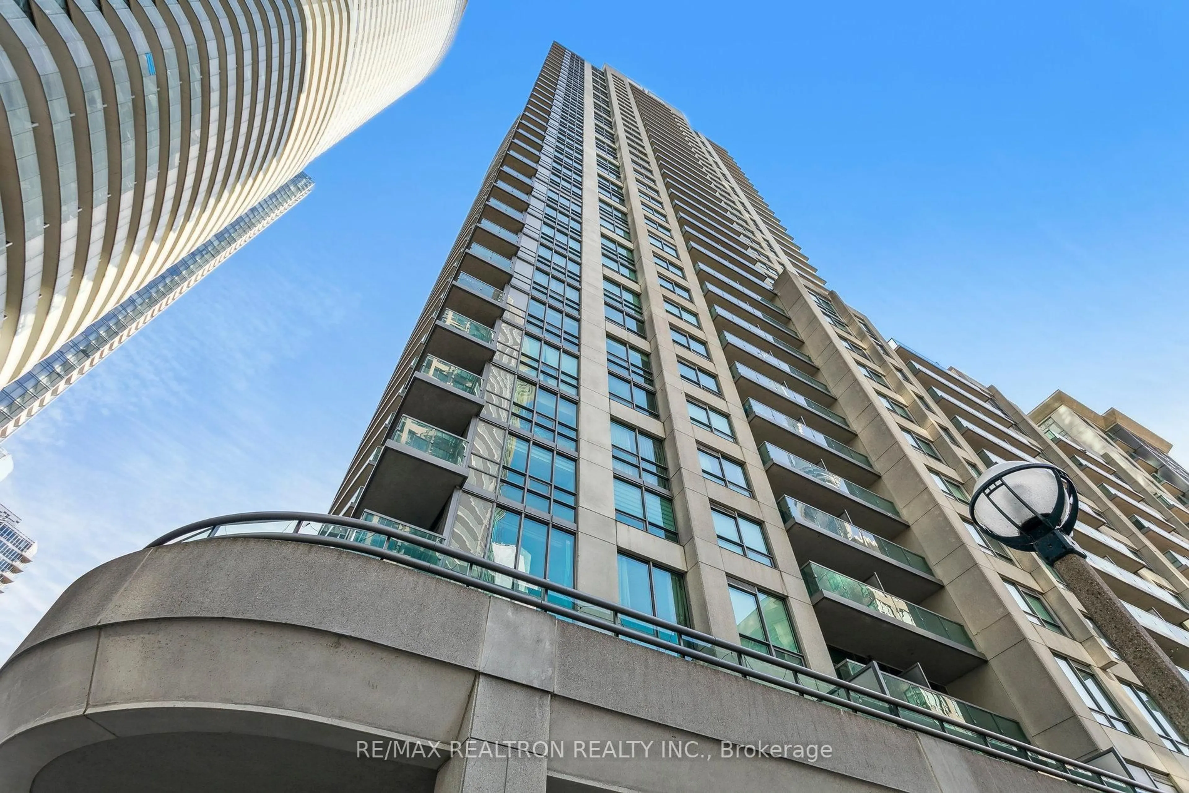 Unknown for 19 Grand Trunk Cres #1215, Toronto Ontario M5J 3A3