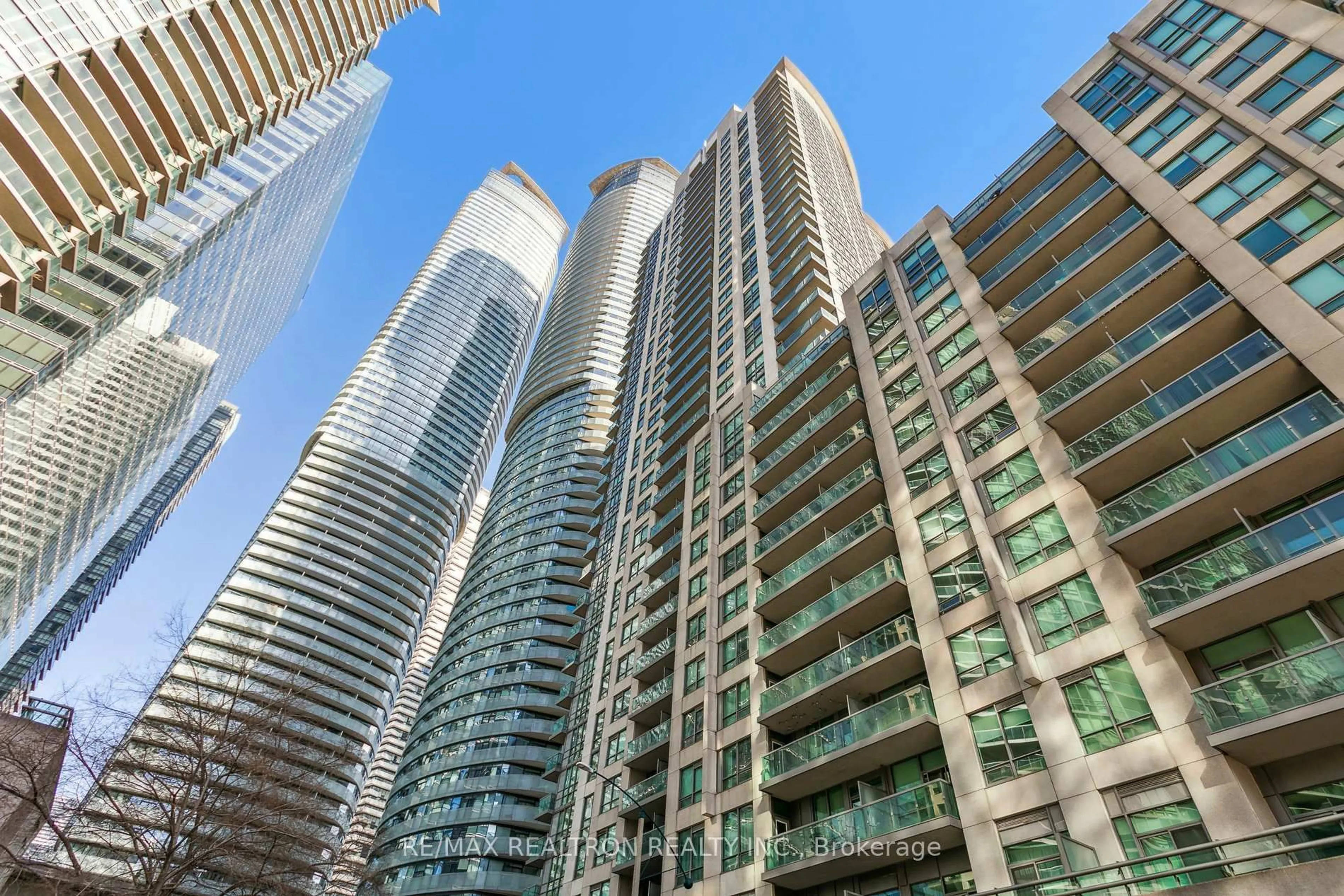 Unknown for 19 Grand Trunk Cres #1215, Toronto Ontario M5J 3A3
