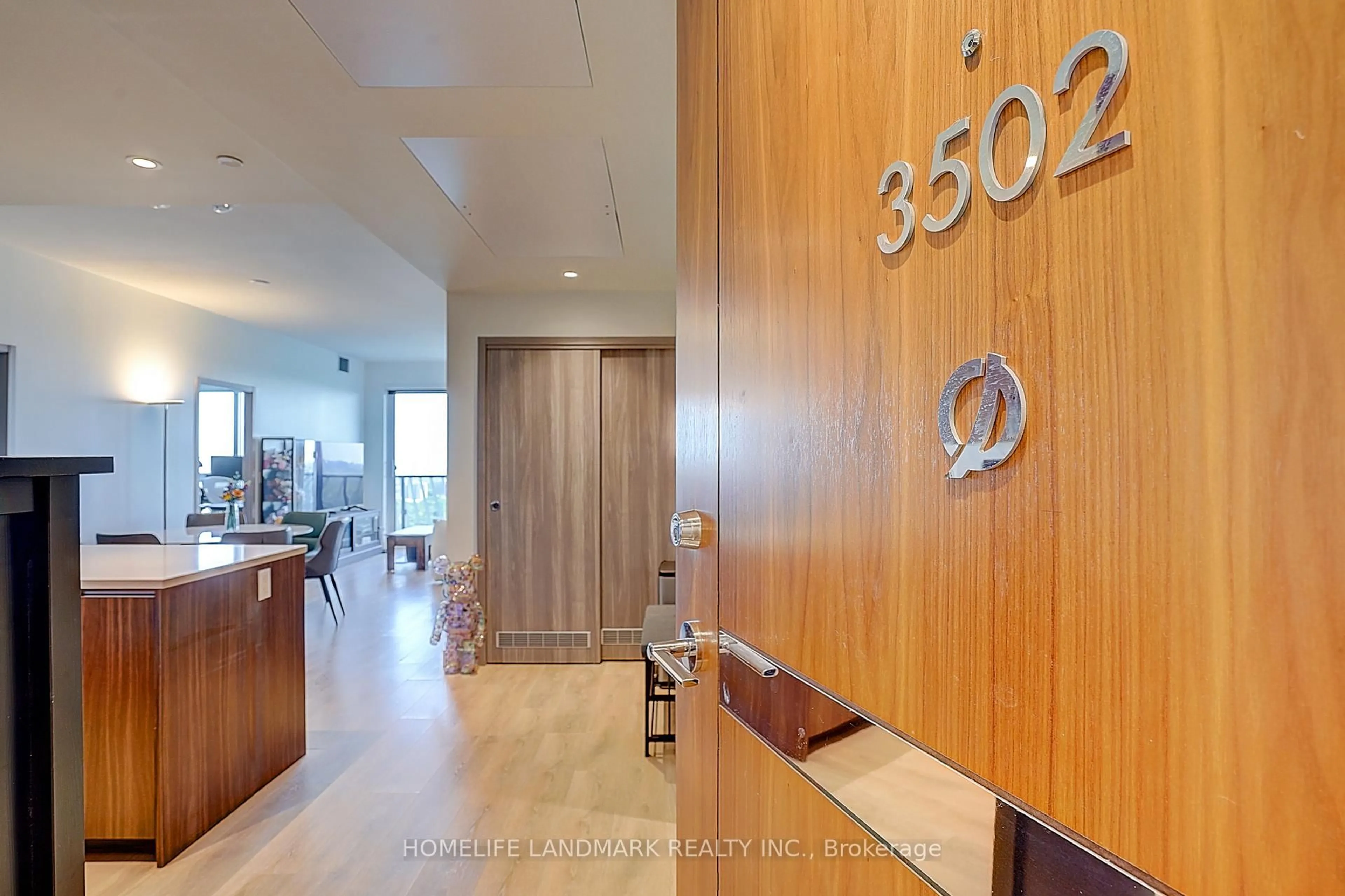 Indoor foyer for 85 Mcmahon Dr #3502, Toronto Ontario M2K 0H1