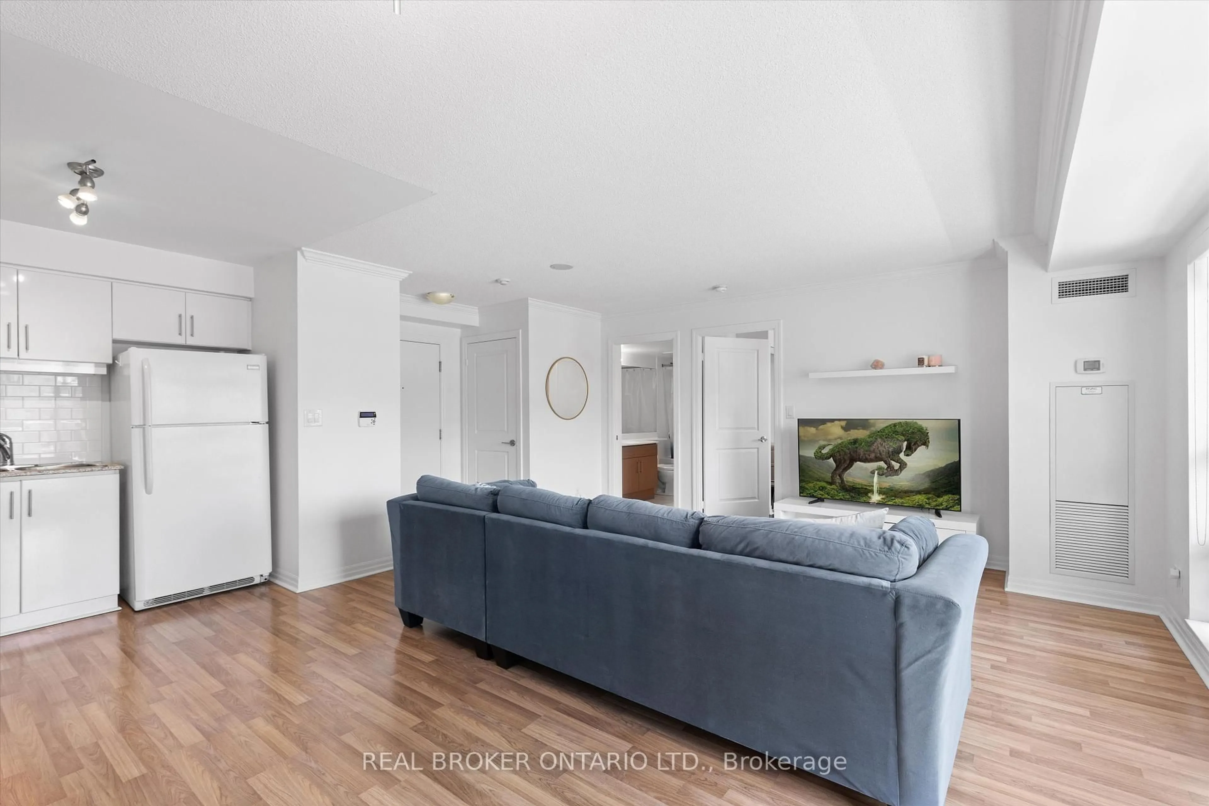 Living room with furniture, unknown for 2035 Sheppard Ave #216, Toronto Ontario M2J 0A8