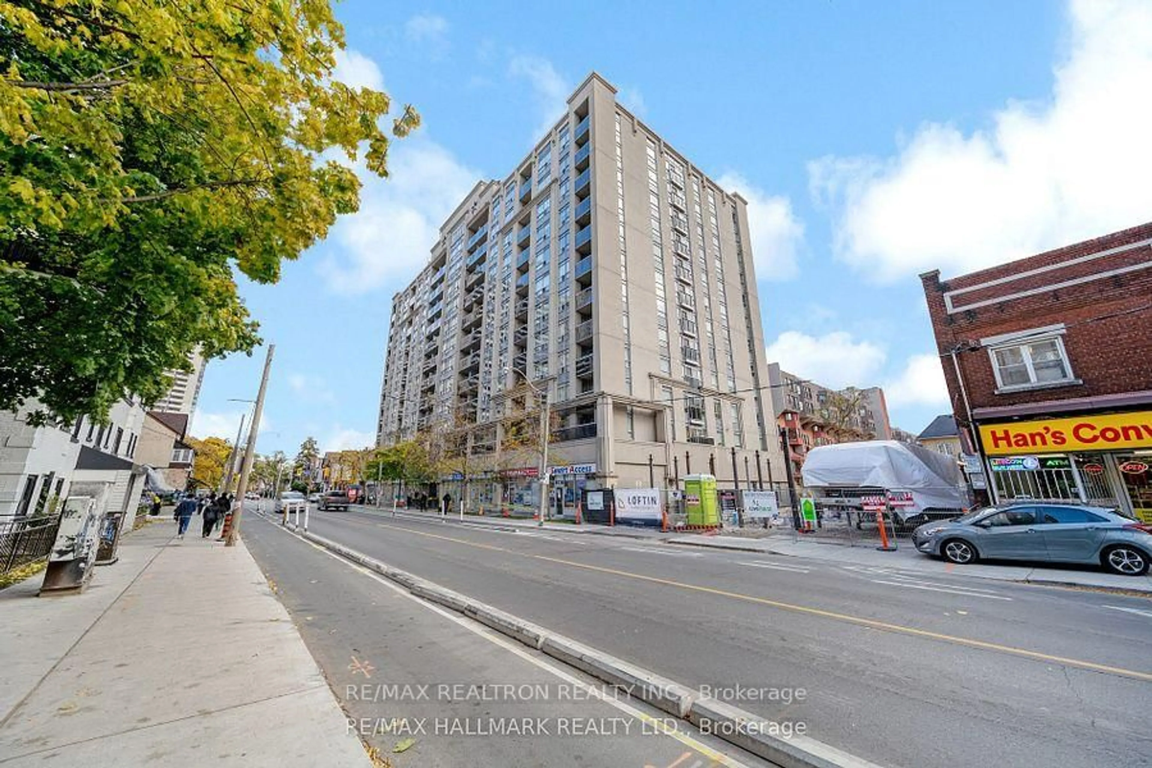 A pic from outside/outdoor area/front of a property/back of a property/a pic from drone, street for 225 Wellesley St #709, Toronto Ontario M1X 1X8