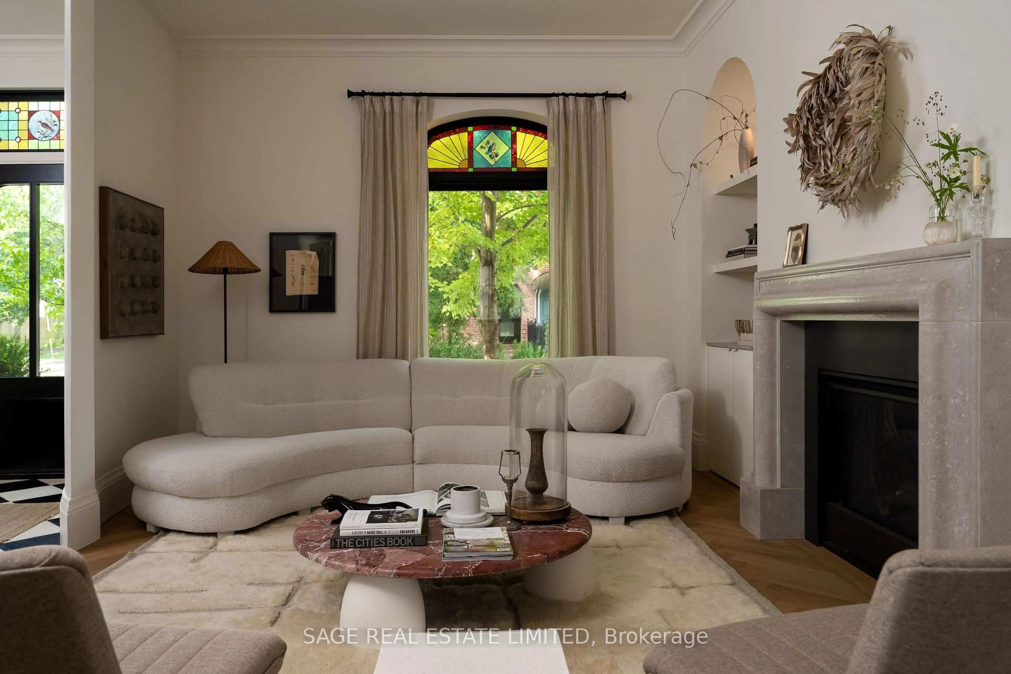 Living room with furniture, unknown for 239 Borden St, Toronto Ontario M5S 2N5