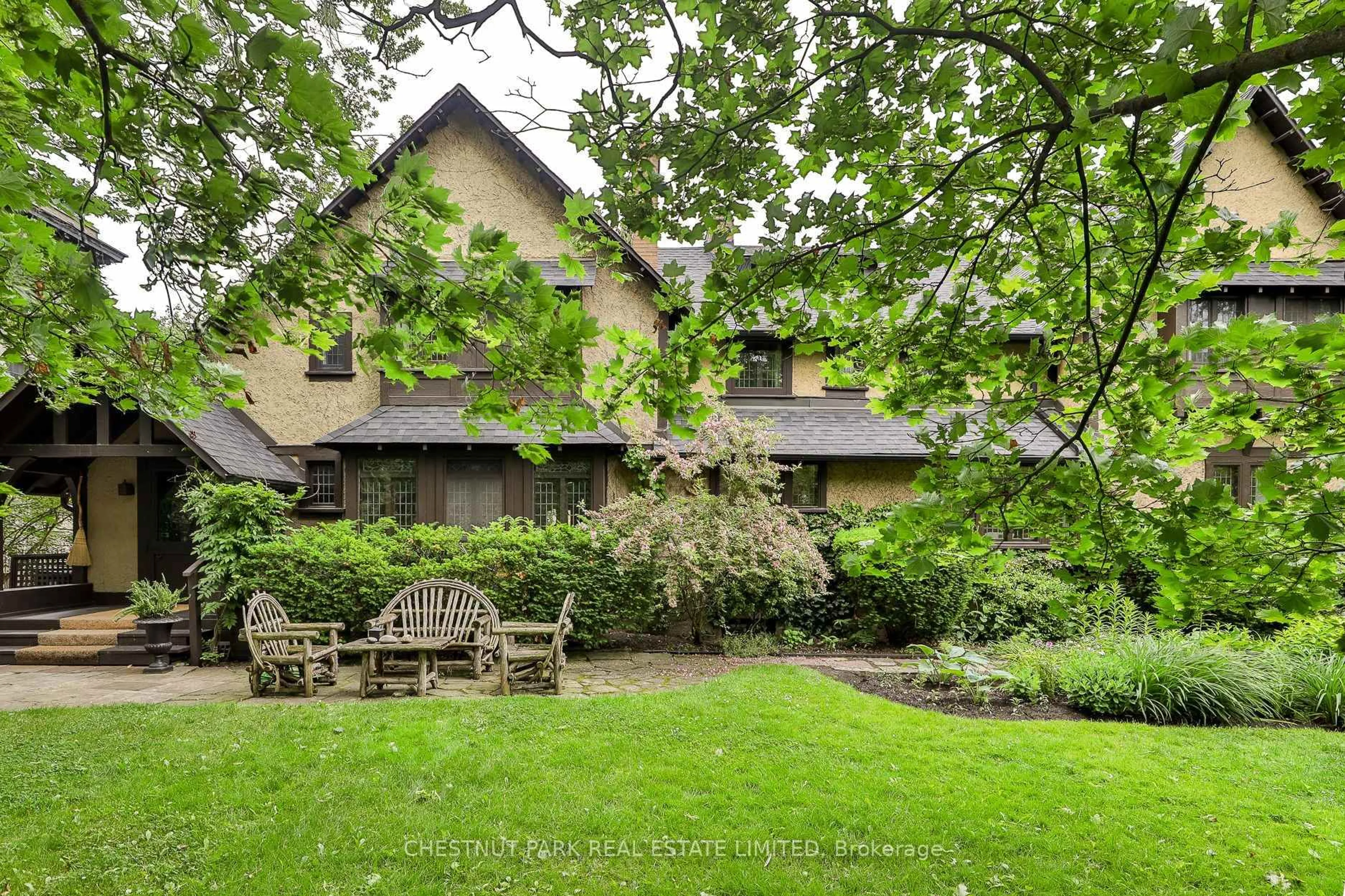 Patio, street for 81 Wychwood Park, Toronto Ontario M6G 2V5