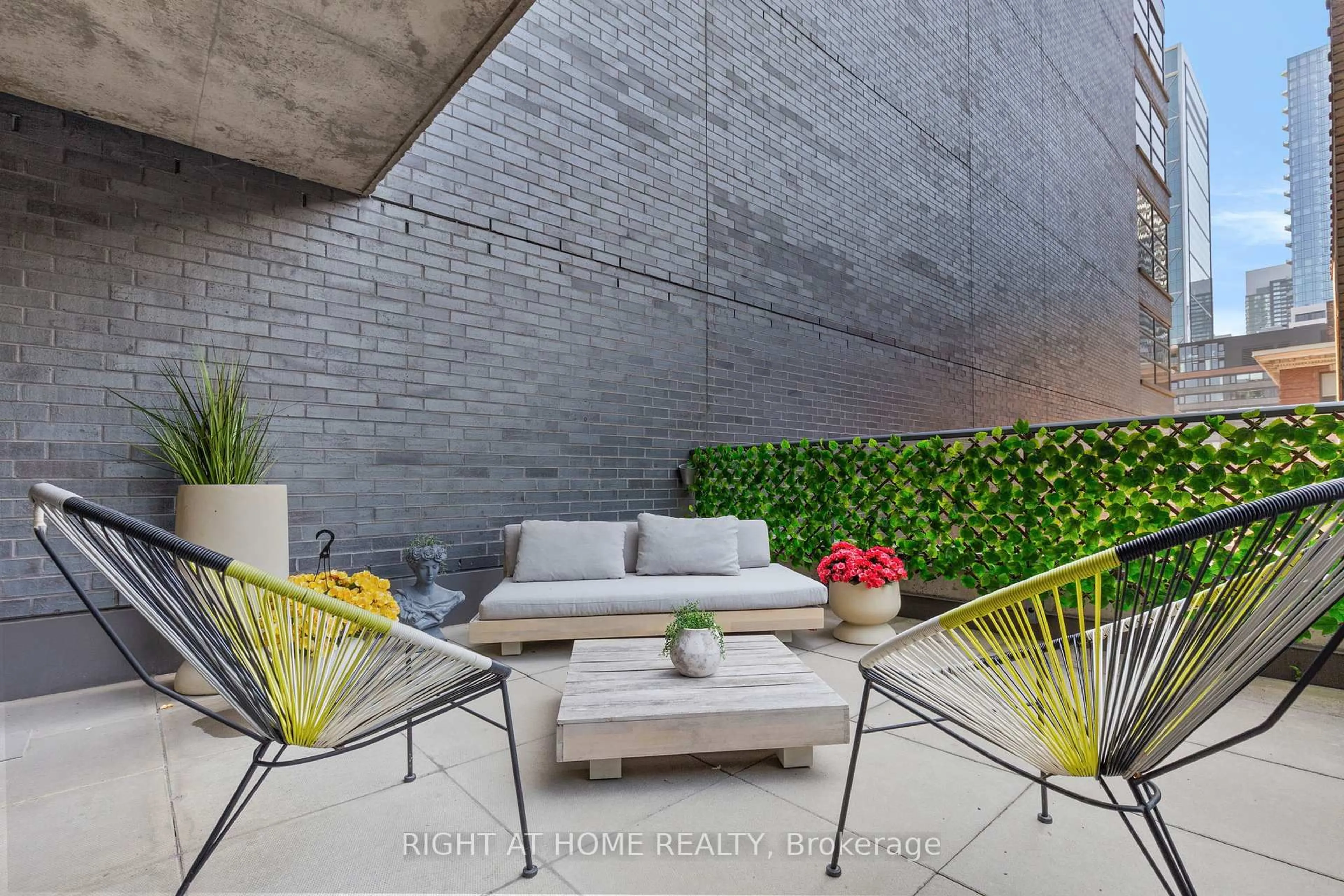 Patio, street for 478 king St #312, Toronto Ontario M5V 0A8