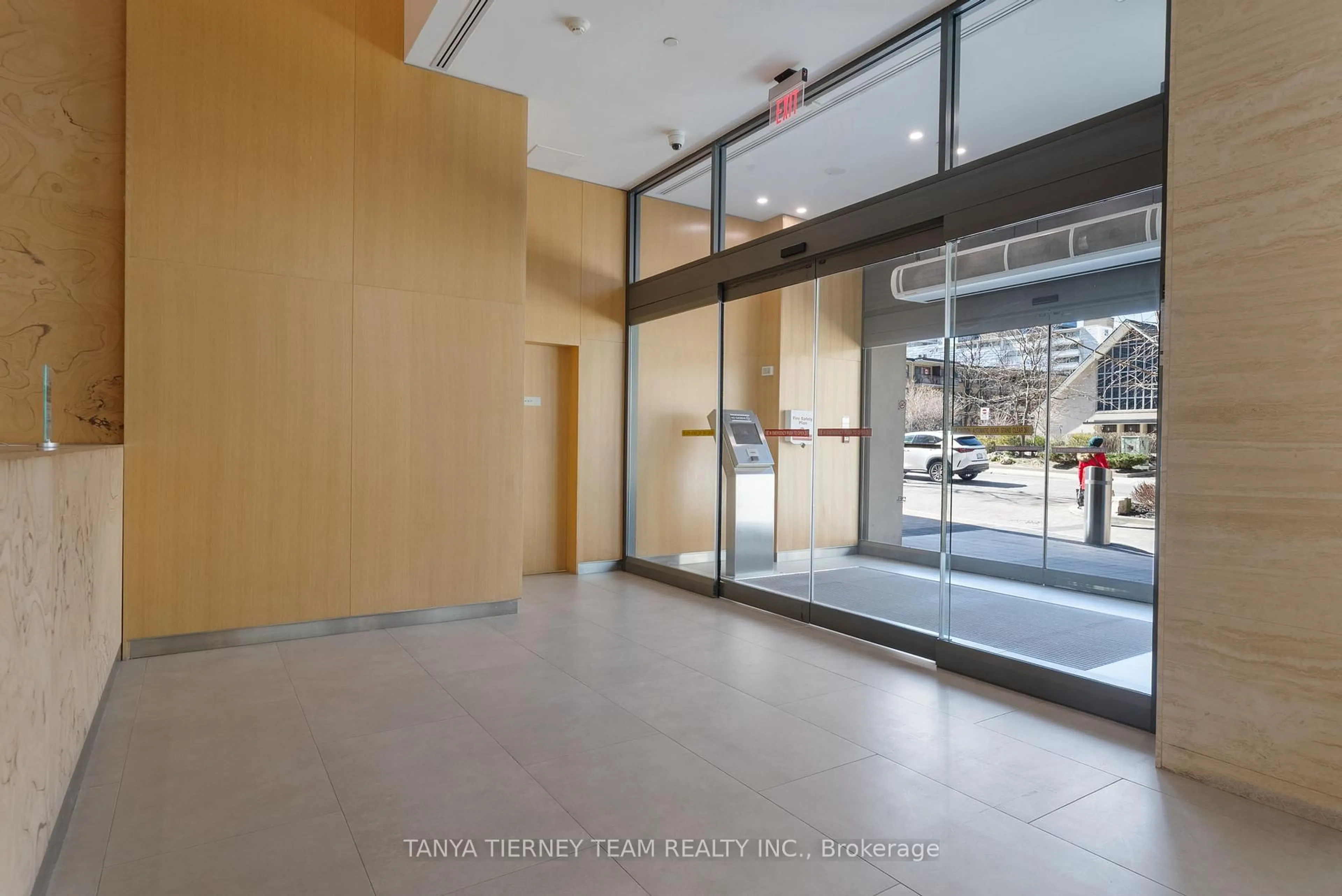 Indoor foyer for 25 Broadway Ave #2006, Toronto Ontario M4P 1T7