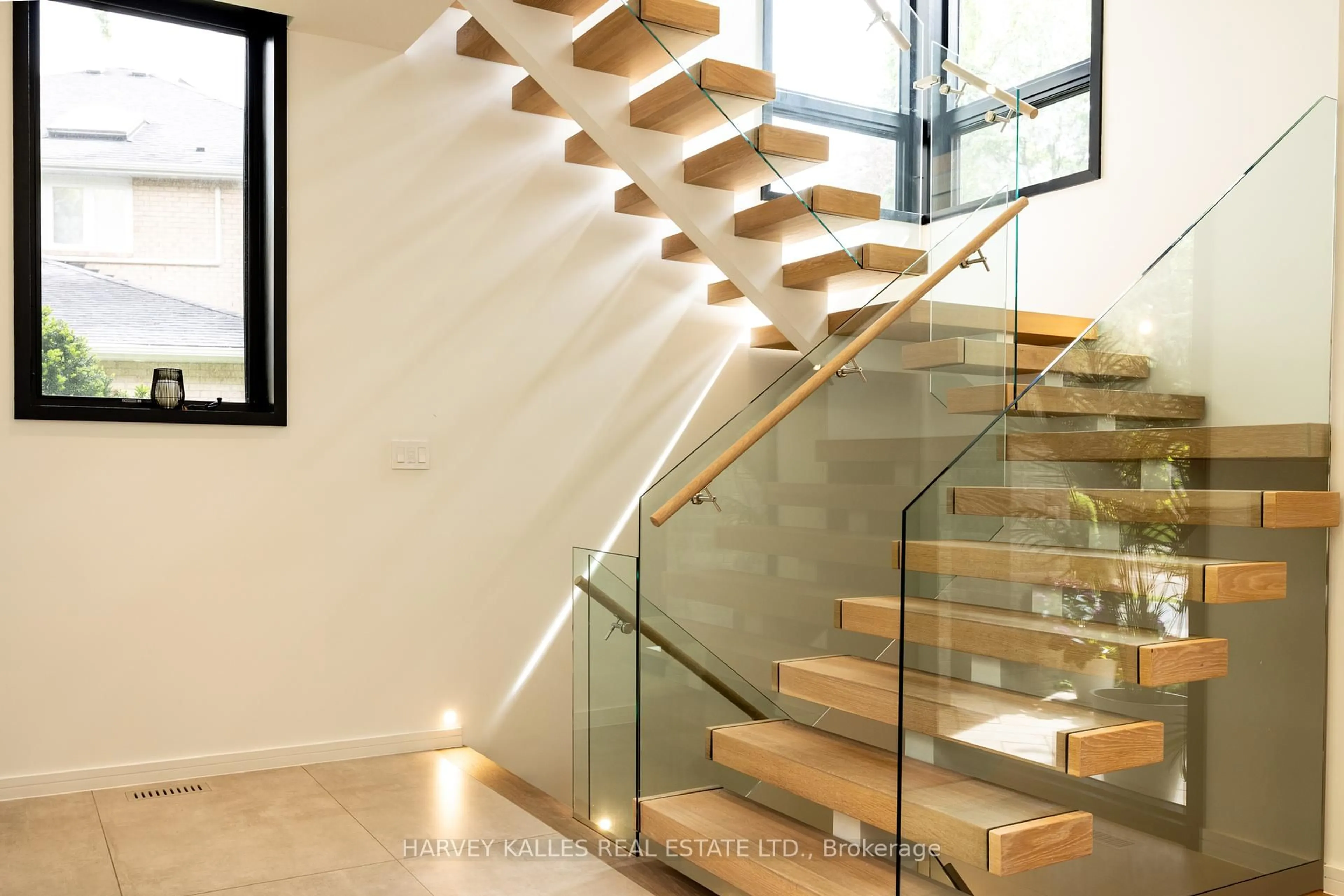 Stairs for 12 Tetbury Cres, Toronto Ontario M3A 3G3