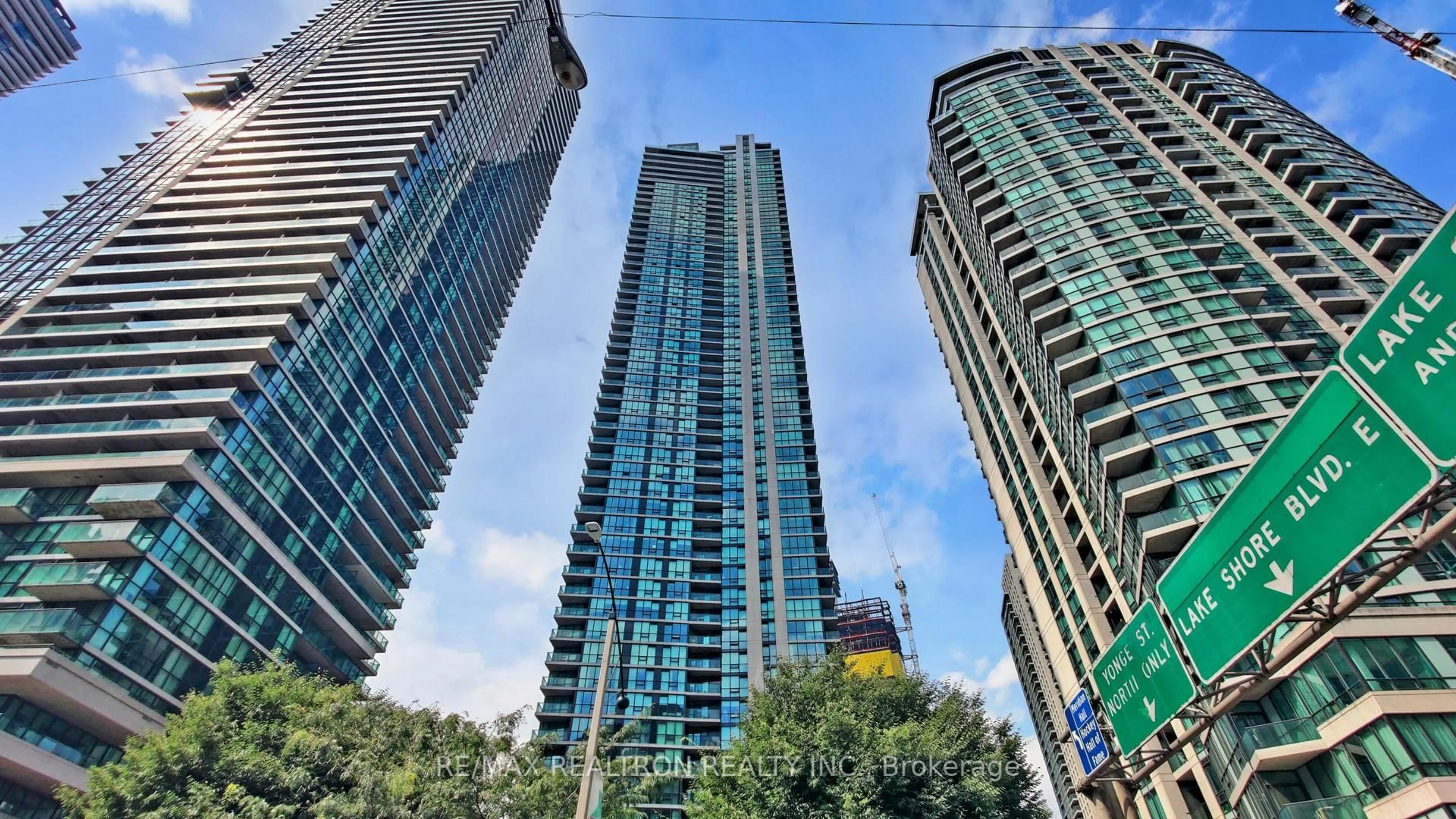 Unknown for 18 Harbour St #2104, Toronto Ontario M5J 2Z6