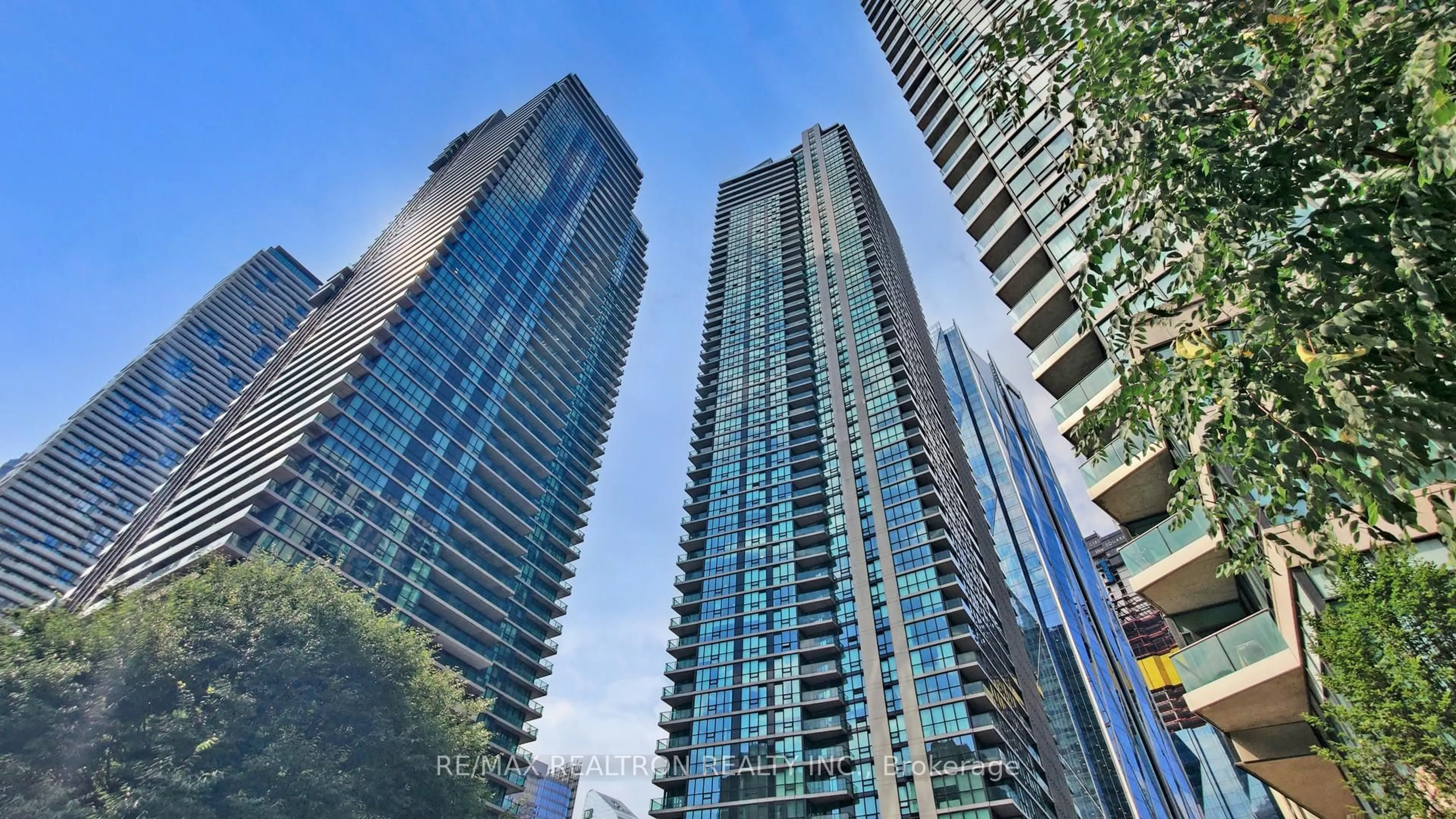 Unknown for 18 Harbour St #2104, Toronto Ontario M5J 2Z6
