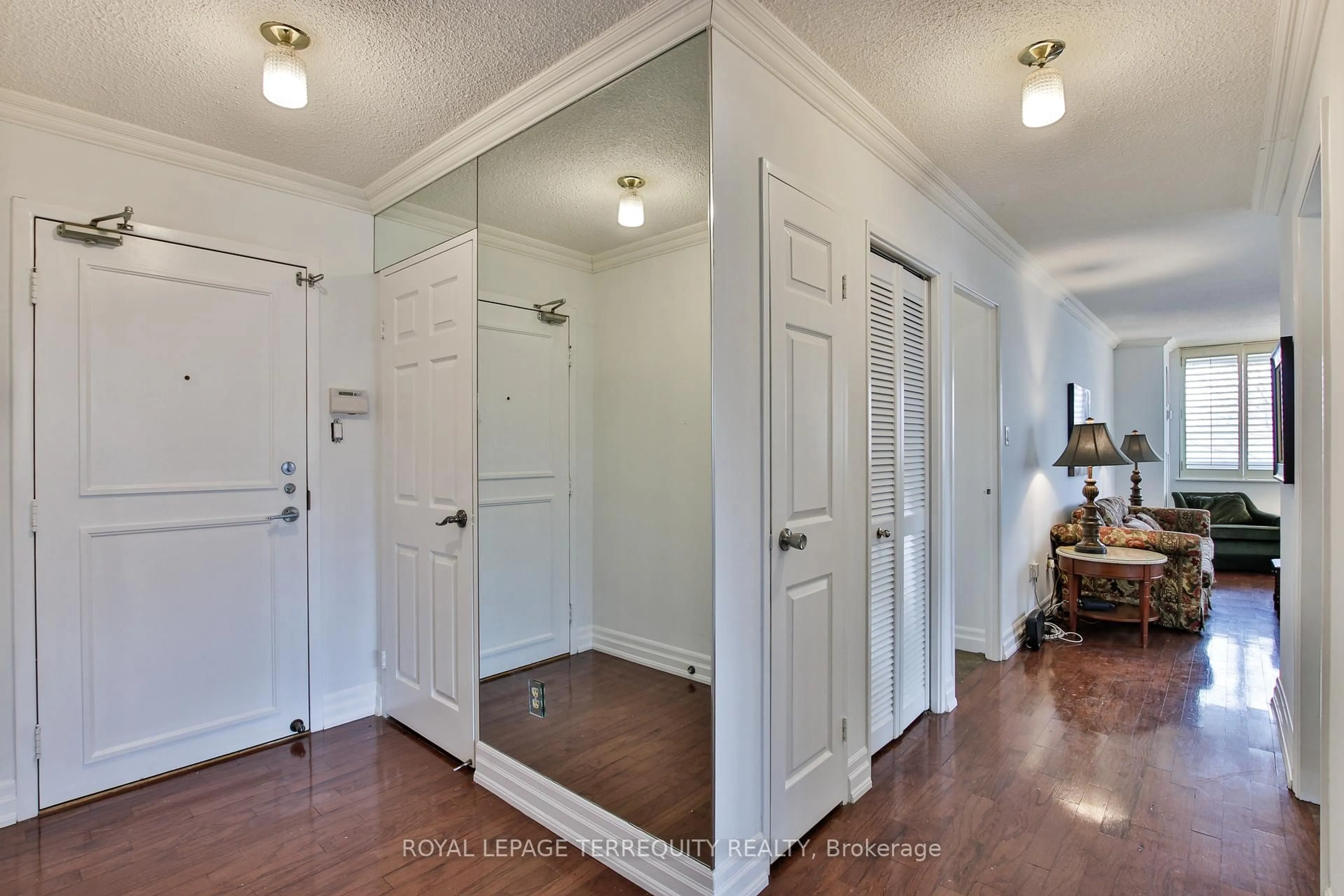 Indoor entryway for 75 Wynford Heights Cres #303, Toronto Ontario M3C 3H9