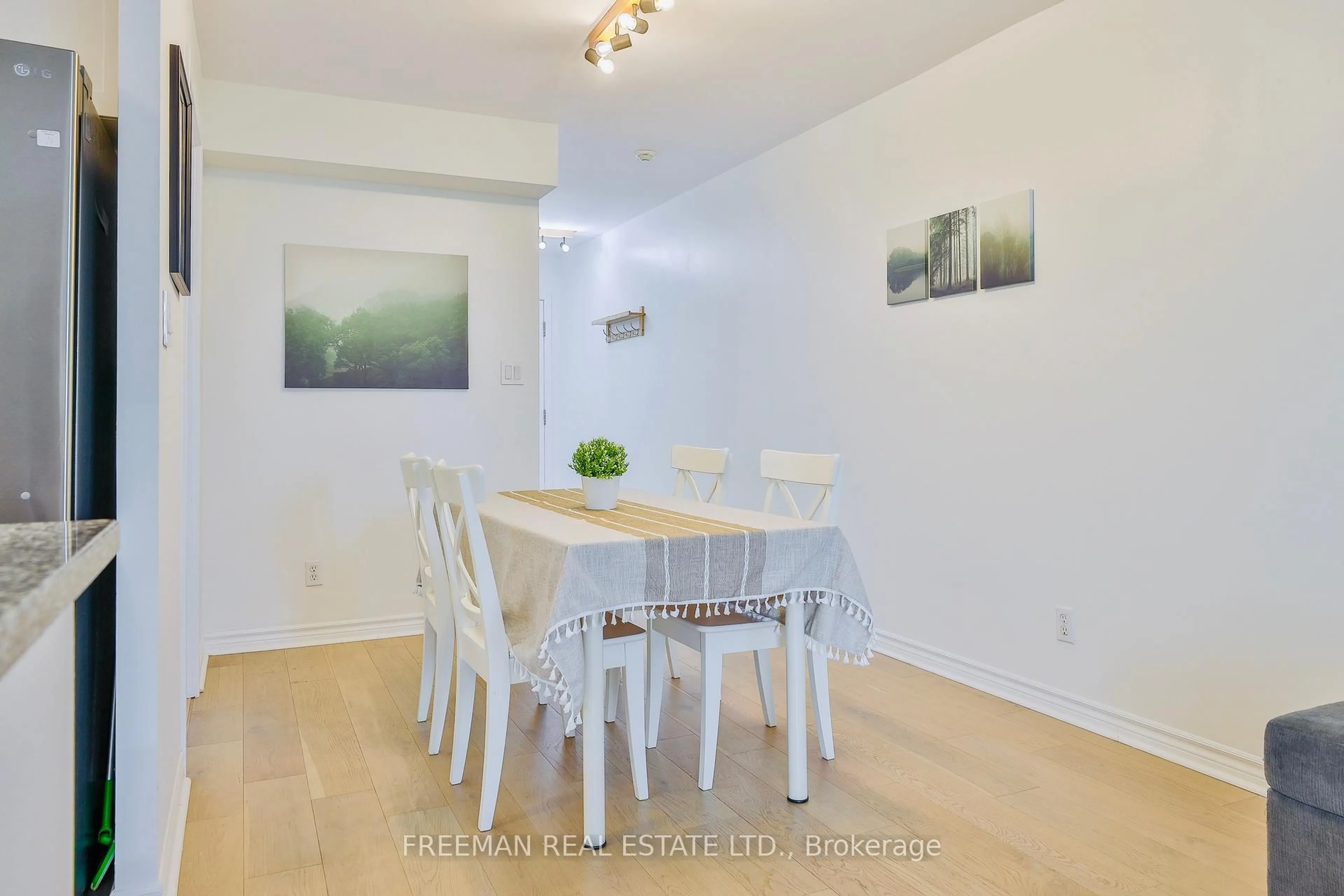 Dining room, wood/laminate floor for 3 Rean Dr Dr #307, Toronto Ontario M2K 3C2