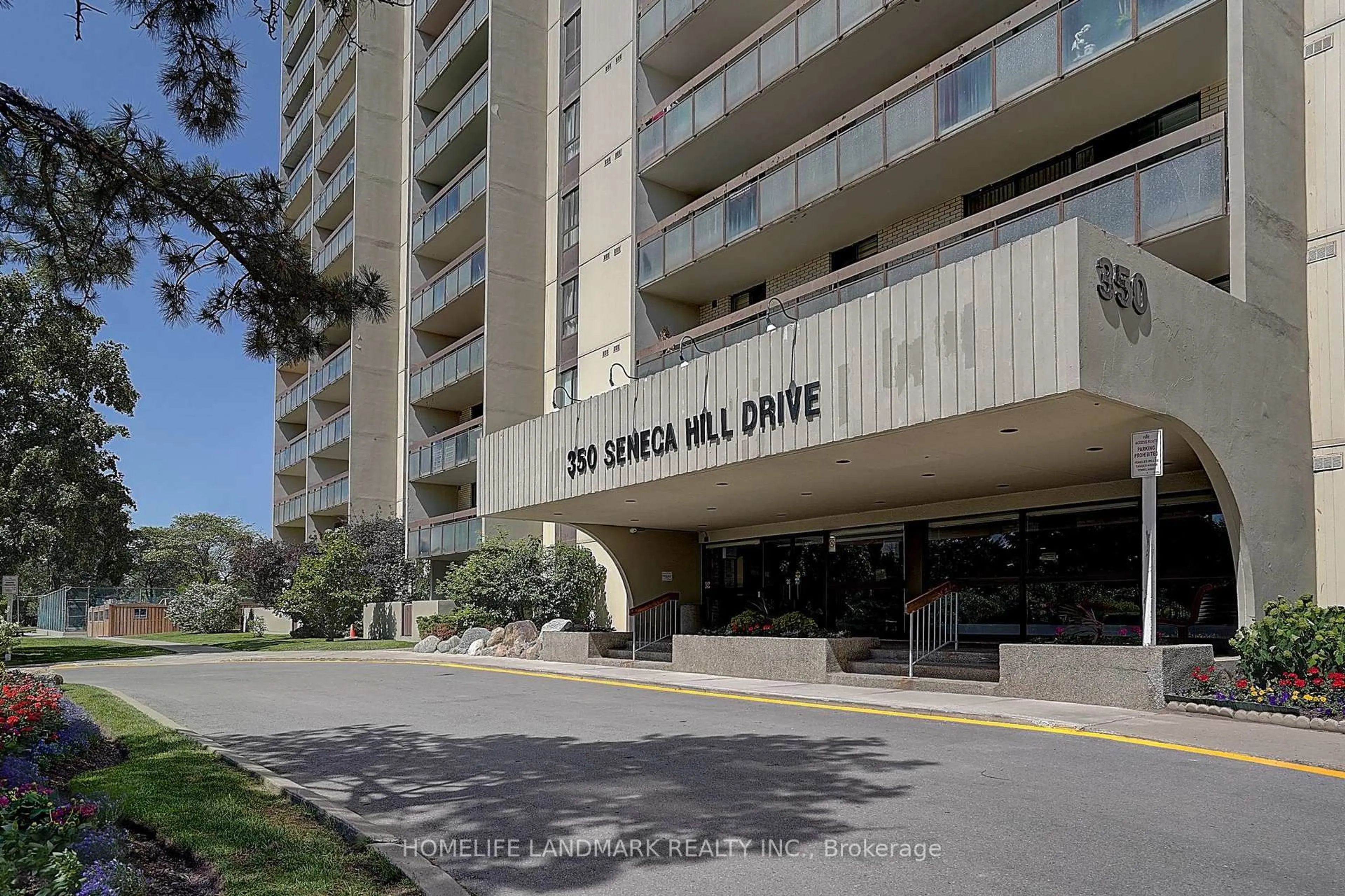 Indoor foyer for 350 Seneca Hill Dr #1605, Toronto Ontario M2J 4S7