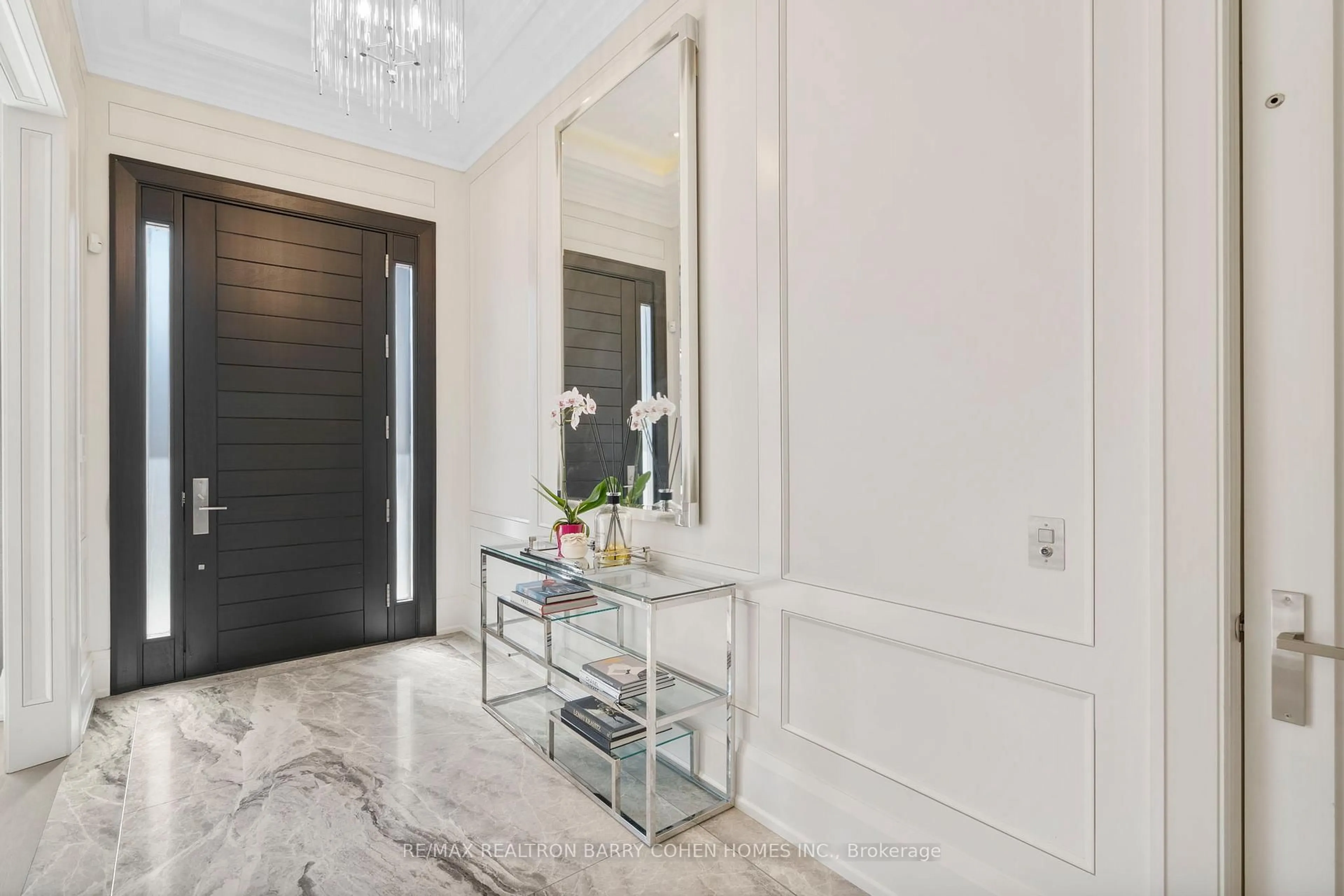 Indoor entryway for 6 Stubbs Dr, Toronto Ontario M2L 2R1