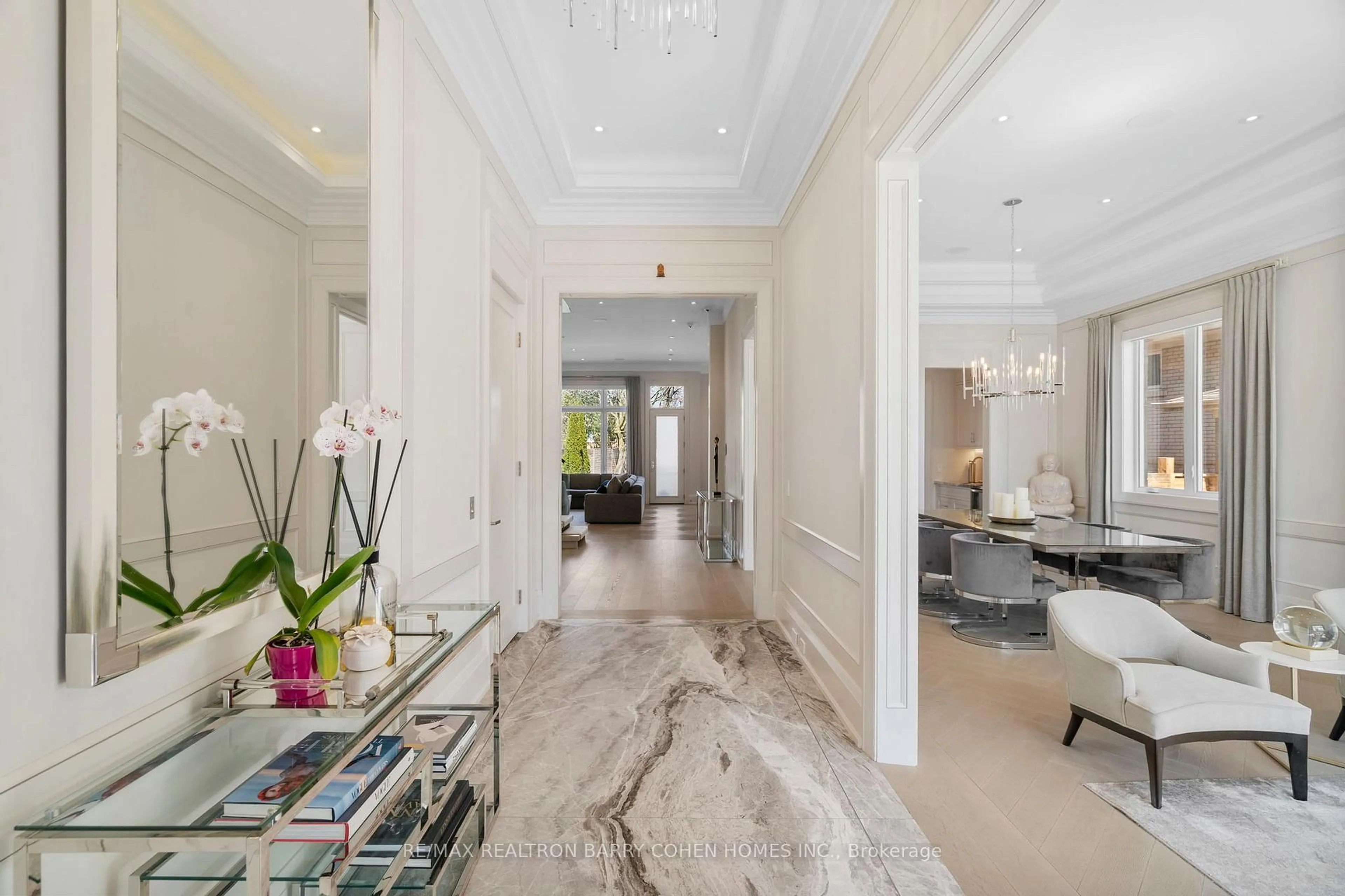 Indoor foyer for 6 Stubbs Dr, Toronto Ontario M2L 2R1