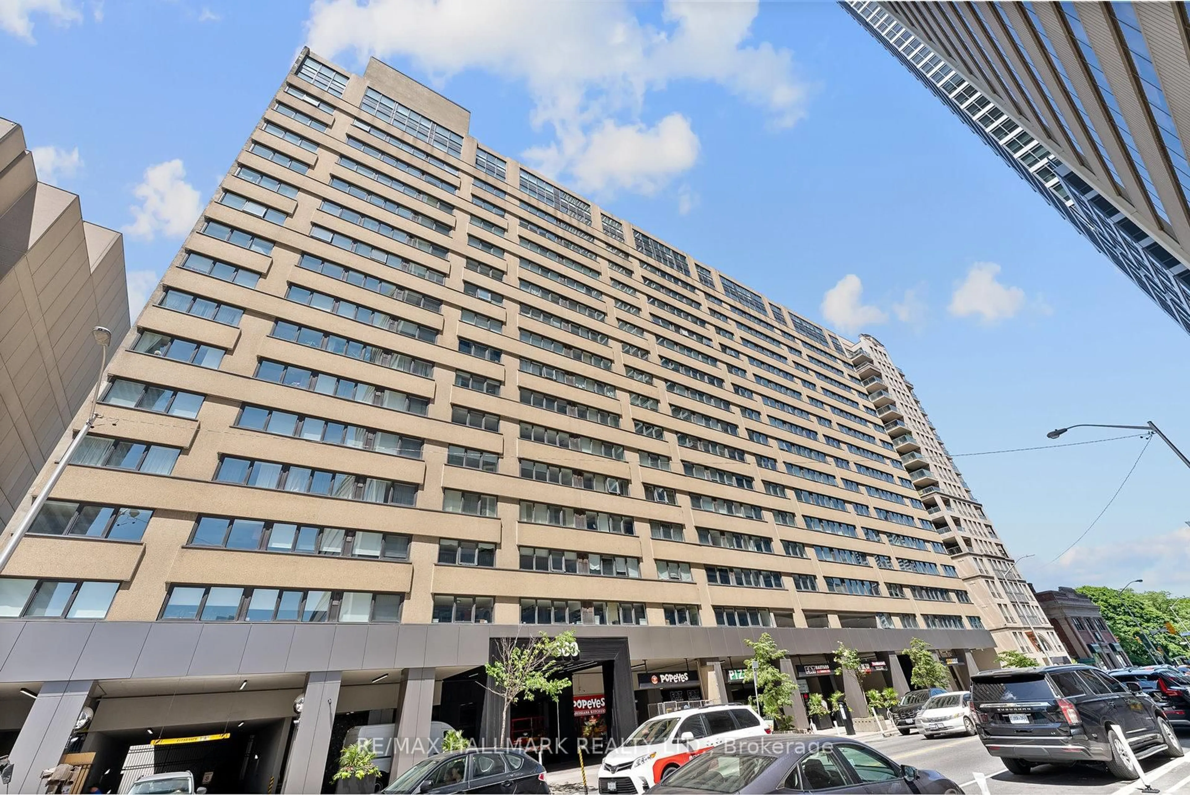 Indoor foyer for 360 Bloor St #1107, Toronto Ontario M4W 3M3