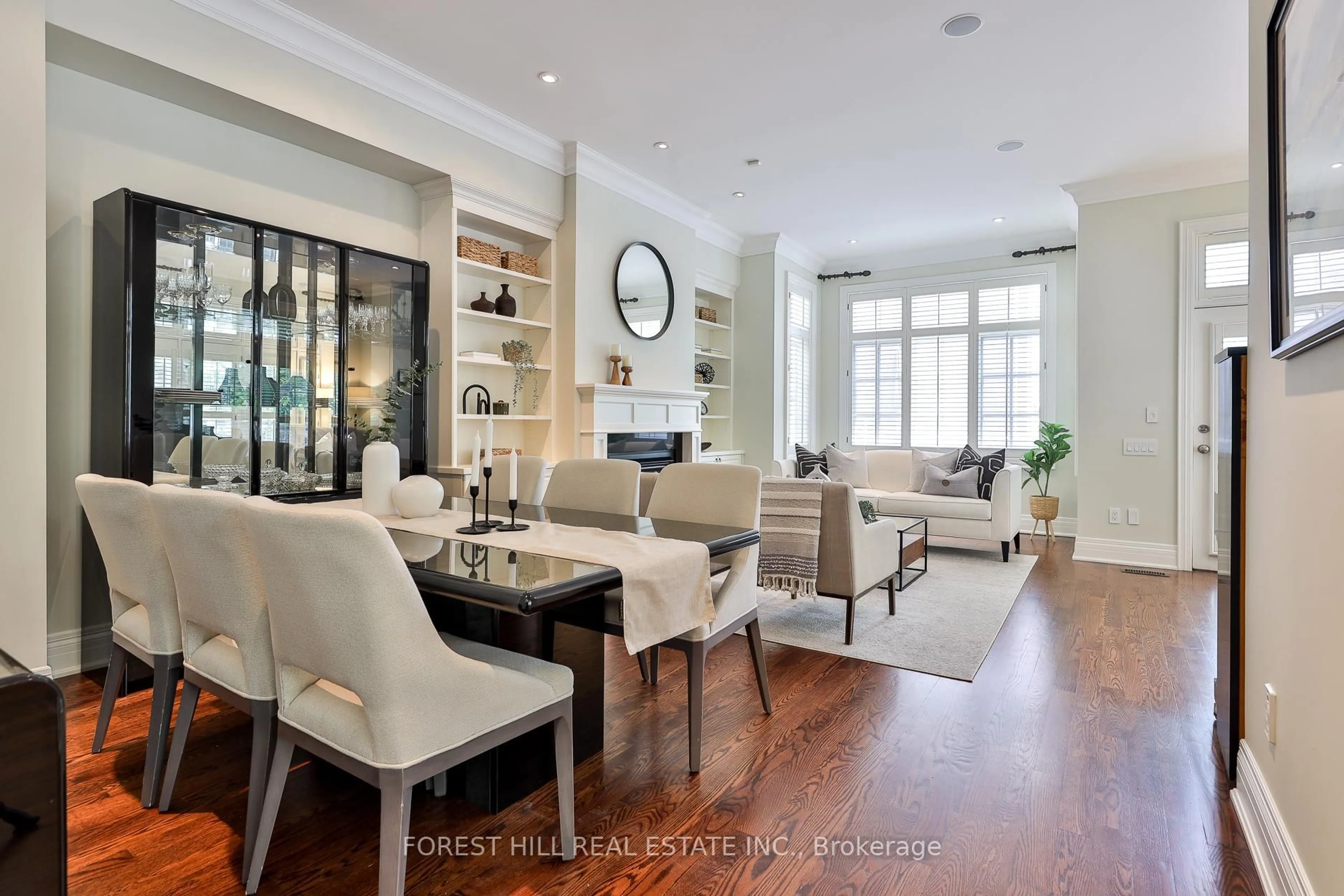 Living room with furniture, unknown for 109 Lonsdale Rd, Toronto Ontario M4V 1W4