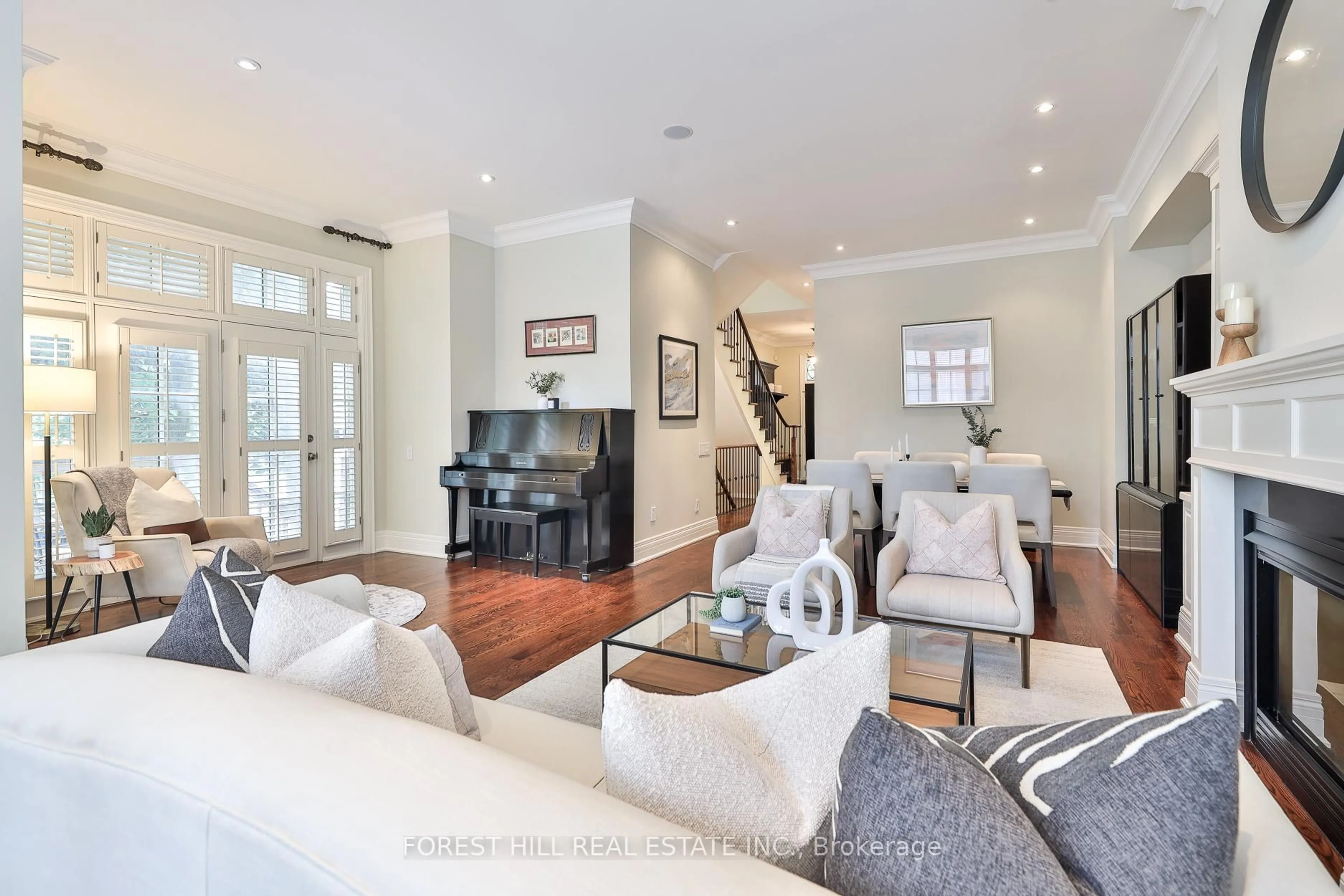 Living room with furniture, unknown for 109 Lonsdale Rd, Toronto Ontario M4V 1W4