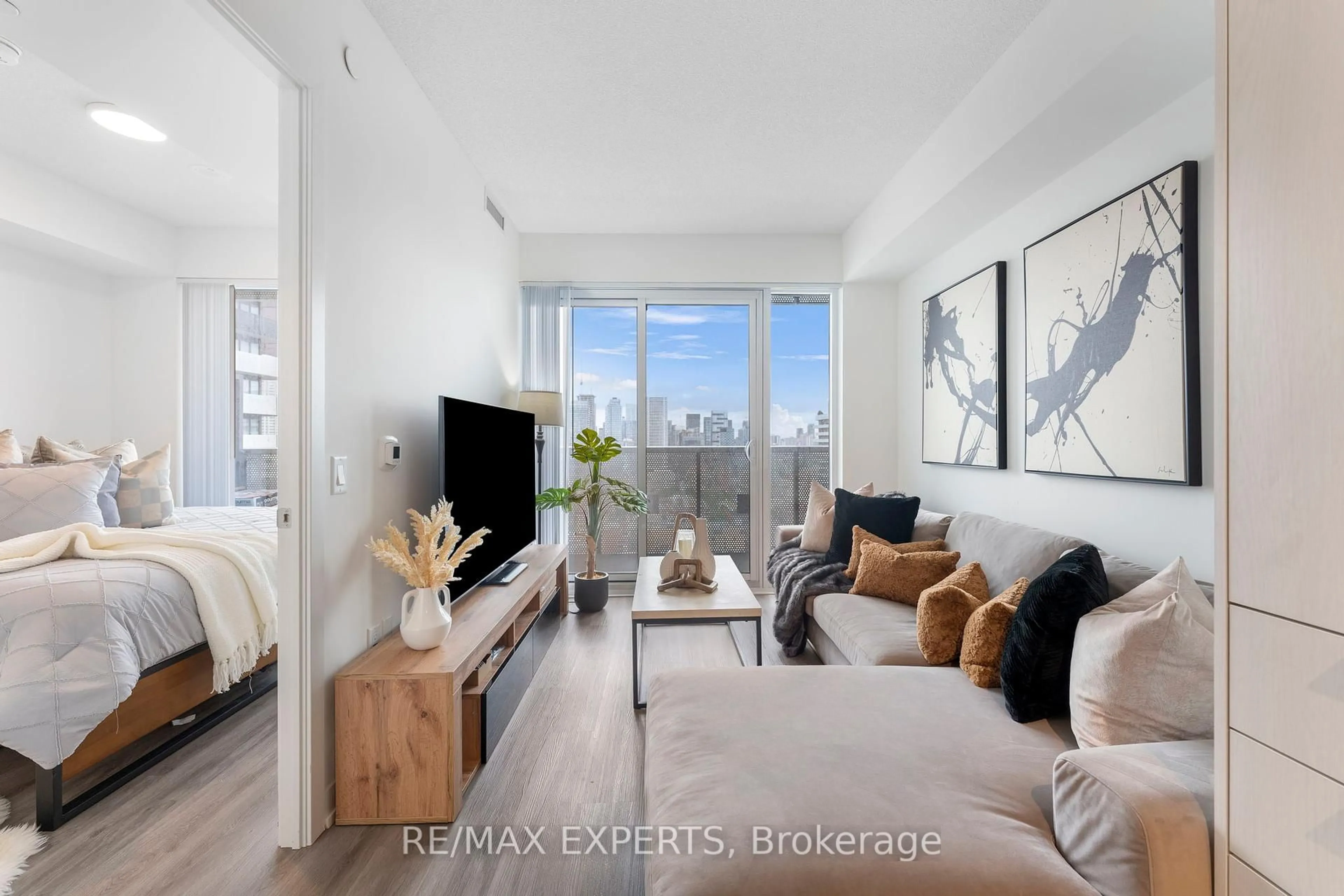 Living room with furniture, unknown for 138 Downes St #3302, Toronto Ontario M5E 0E4