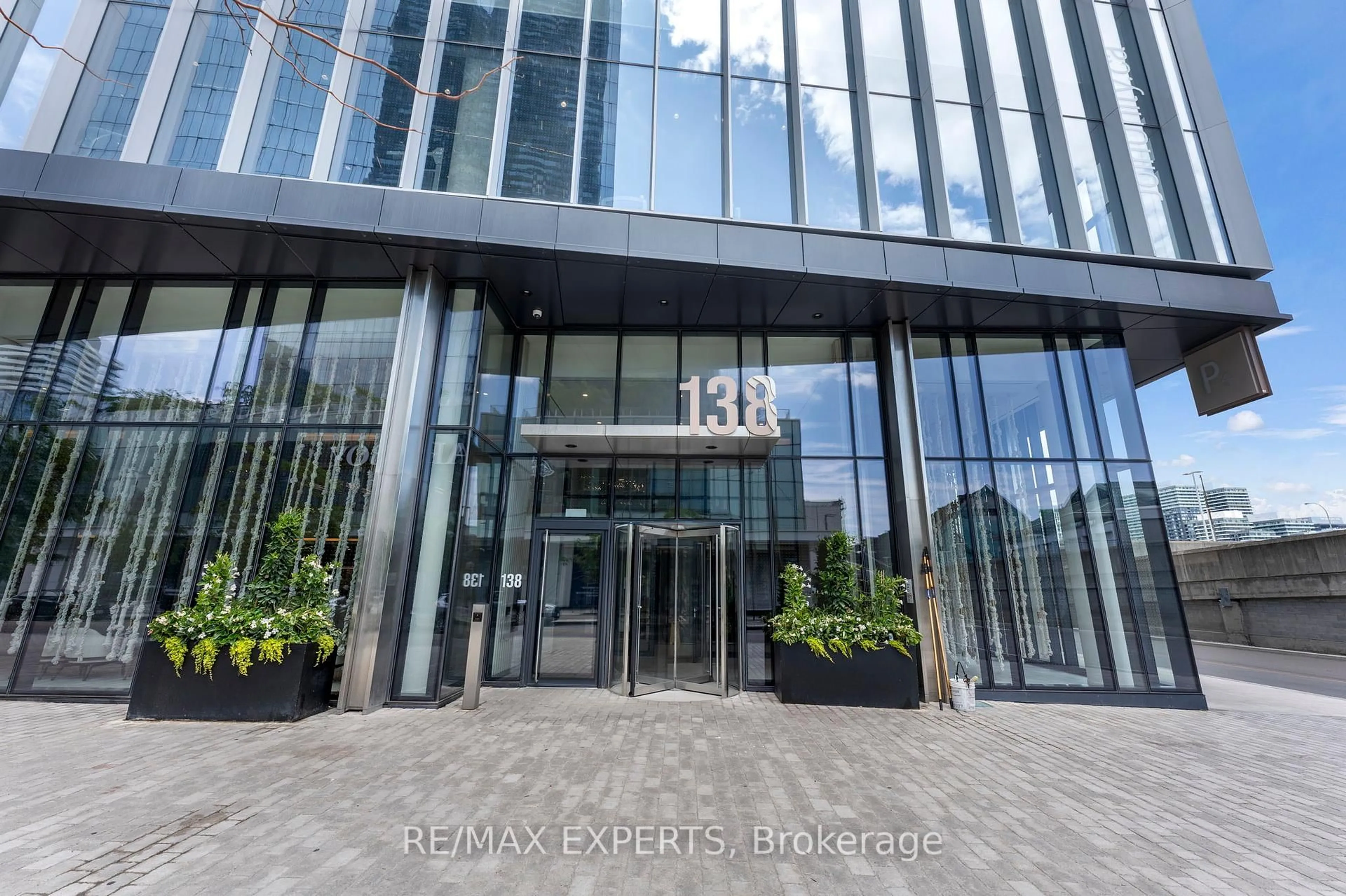 Indoor foyer for 138 Downes St #3302, Toronto Ontario M5E 0E4
