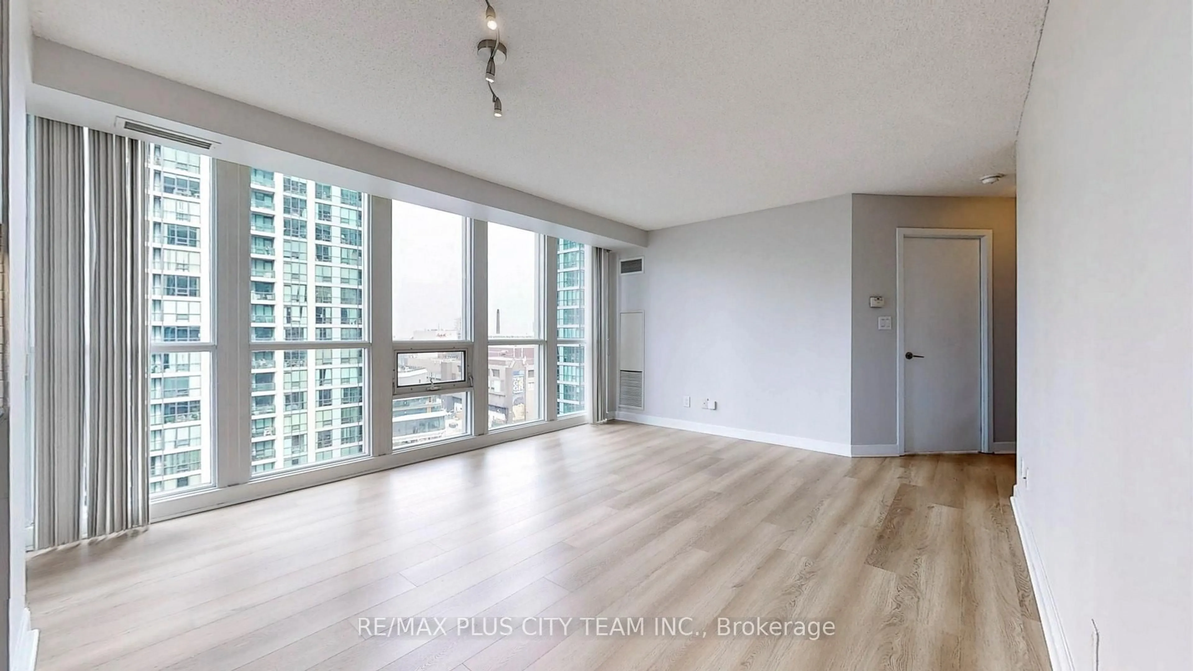 A pic of a room for 18 Harbour St #1305, Toronto Ontario M5J 2Z6