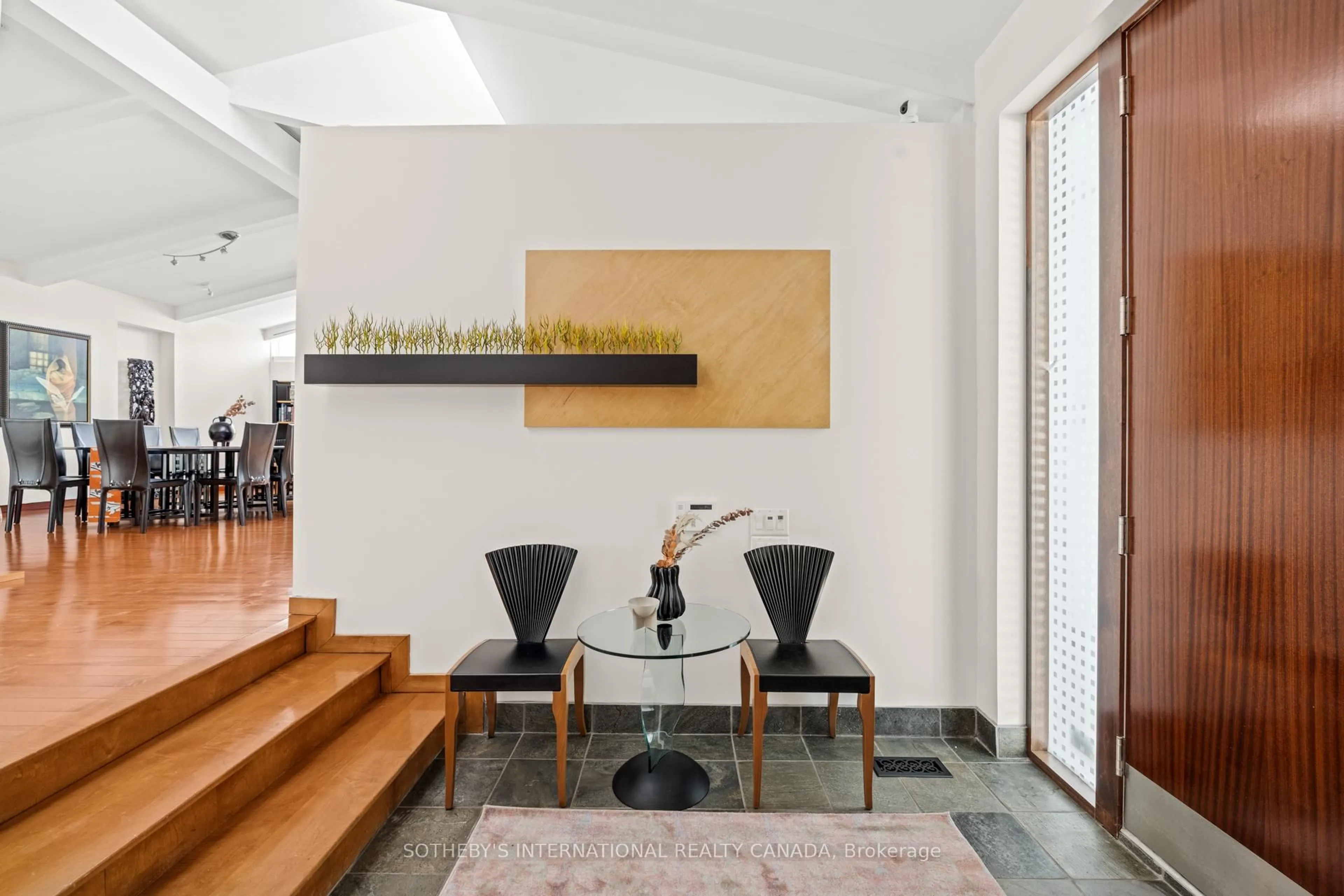 Indoor foyer for 3 Bluejay Pl, Toronto Ontario M3B 1V8