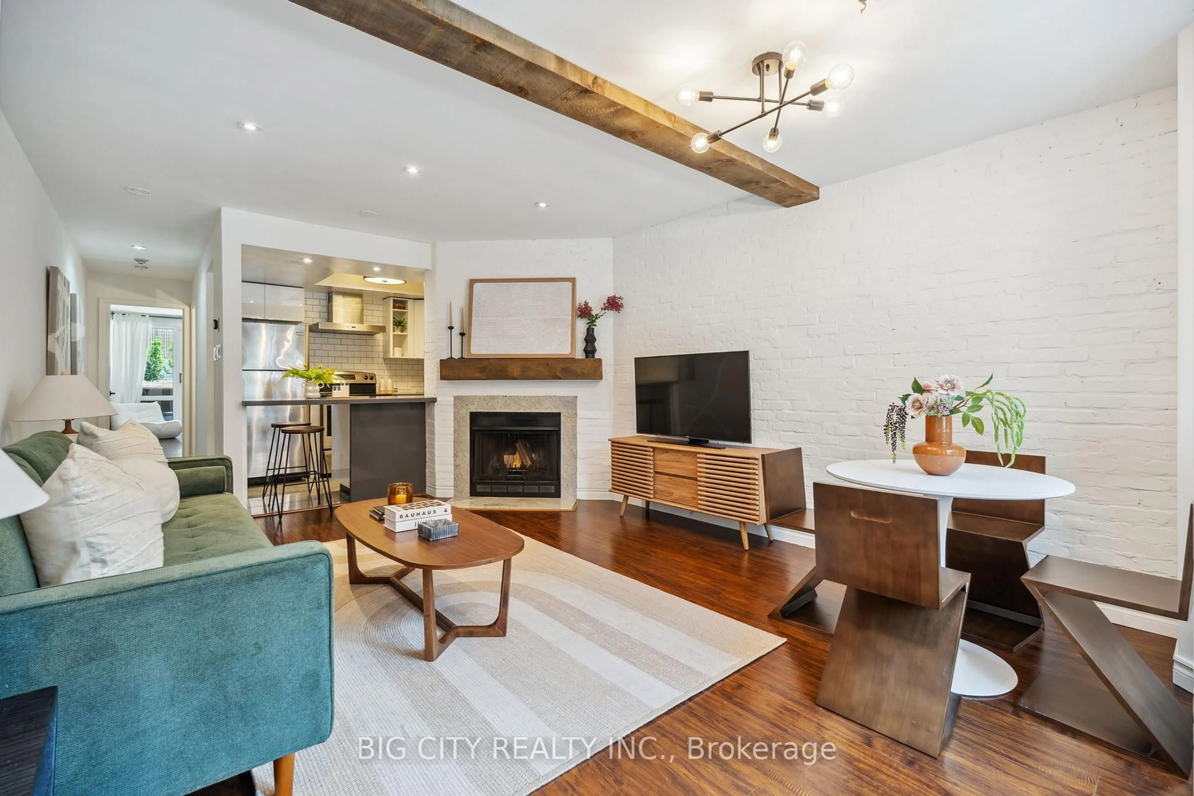 Living room with furniture, wood/laminate floor for 570 Wellington St #12B, Toronto Ontario M5V 2X5