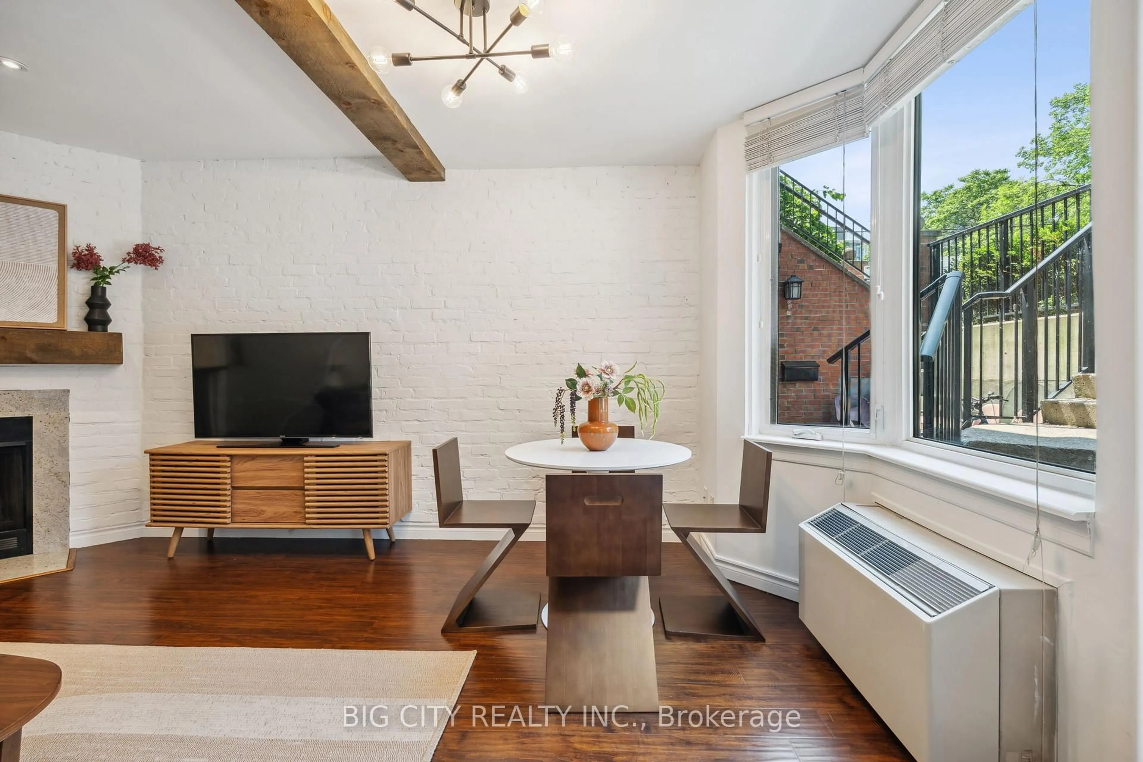 Living room with furniture, unknown for 570 Wellington St #12B, Toronto Ontario M5V 2X5