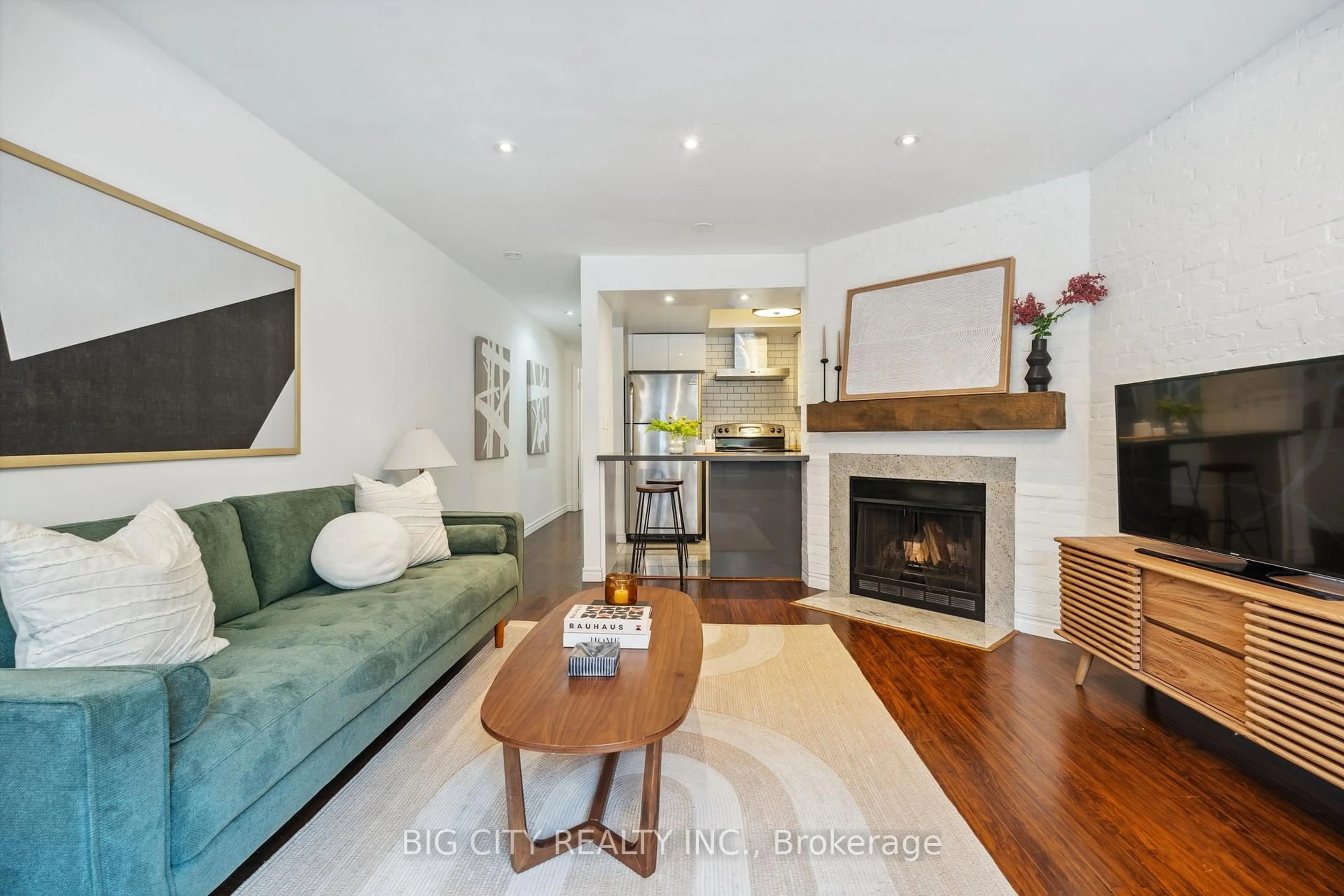 Living room with furniture, wood/laminate floor for 570 Wellington St #12B, Toronto Ontario M5V 2X5