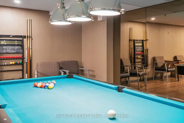Primary image of 570 Wellington St Unit 12B