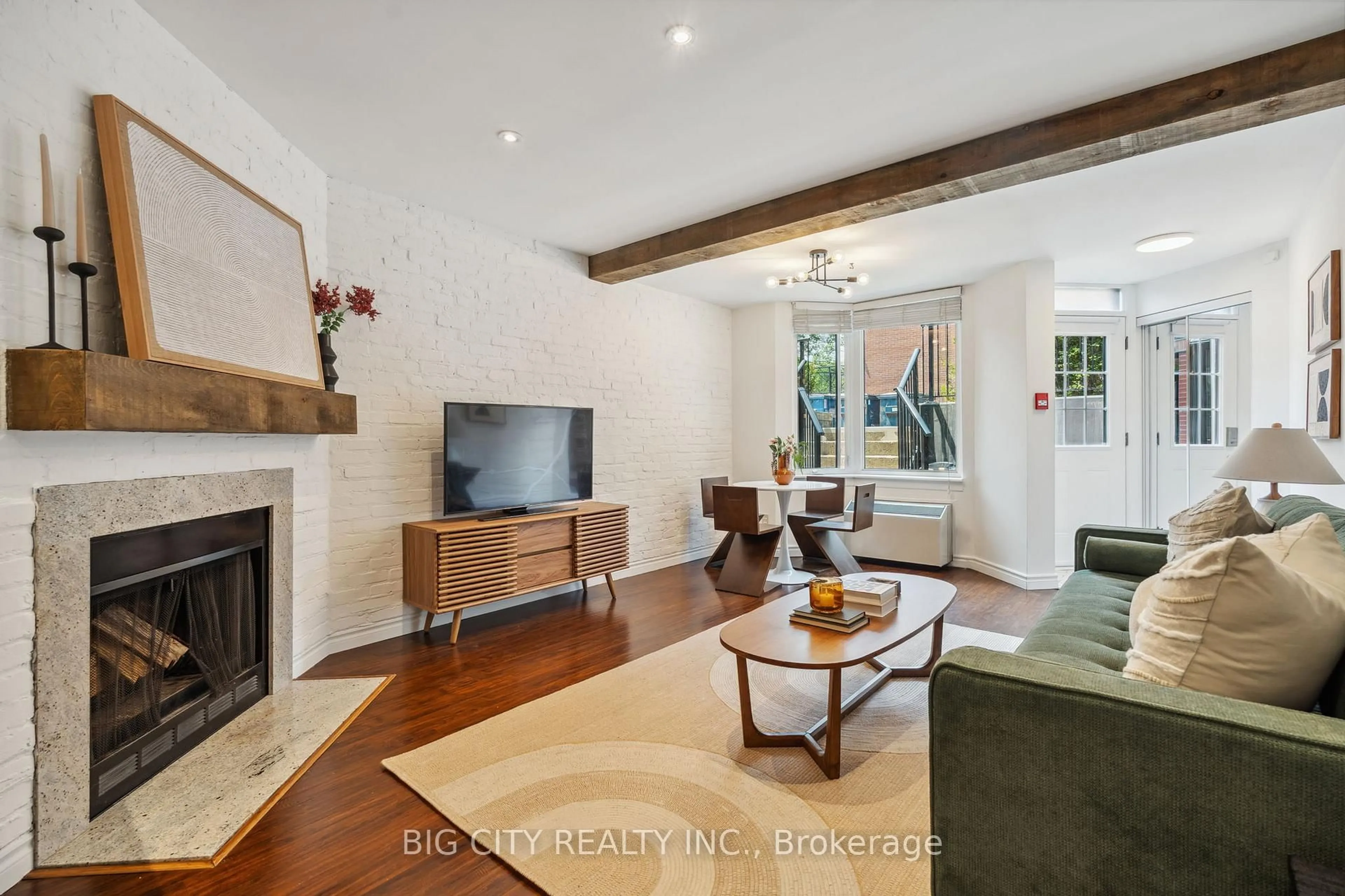 Living room with furniture, wood/laminate floor for 570 Wellington St #12B, Toronto Ontario M5V 2X5