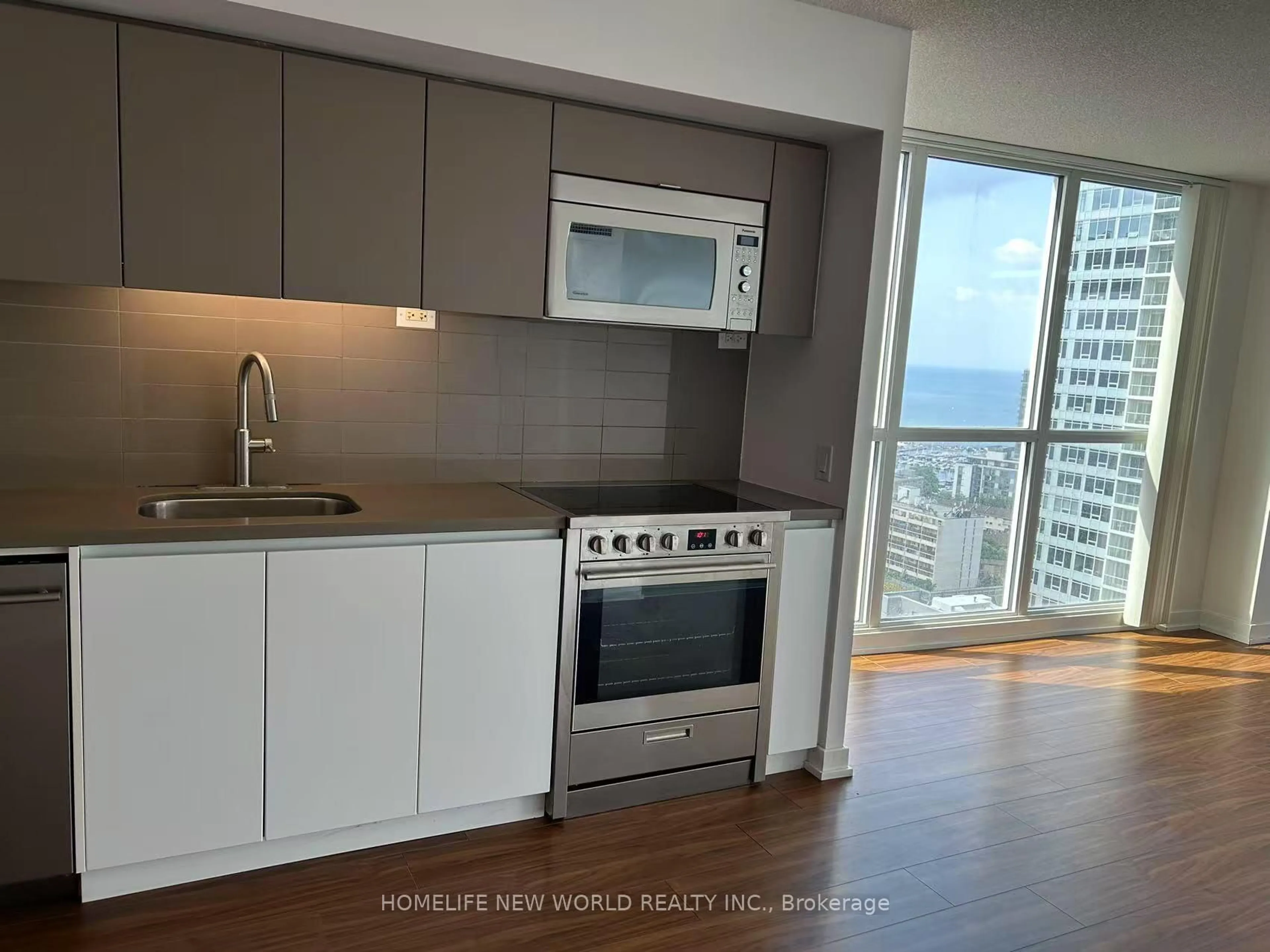Standard kitchen, wood/laminate floor for 75 Queens Wharf Rd #2908, Toronto Ontario M5V 0J8