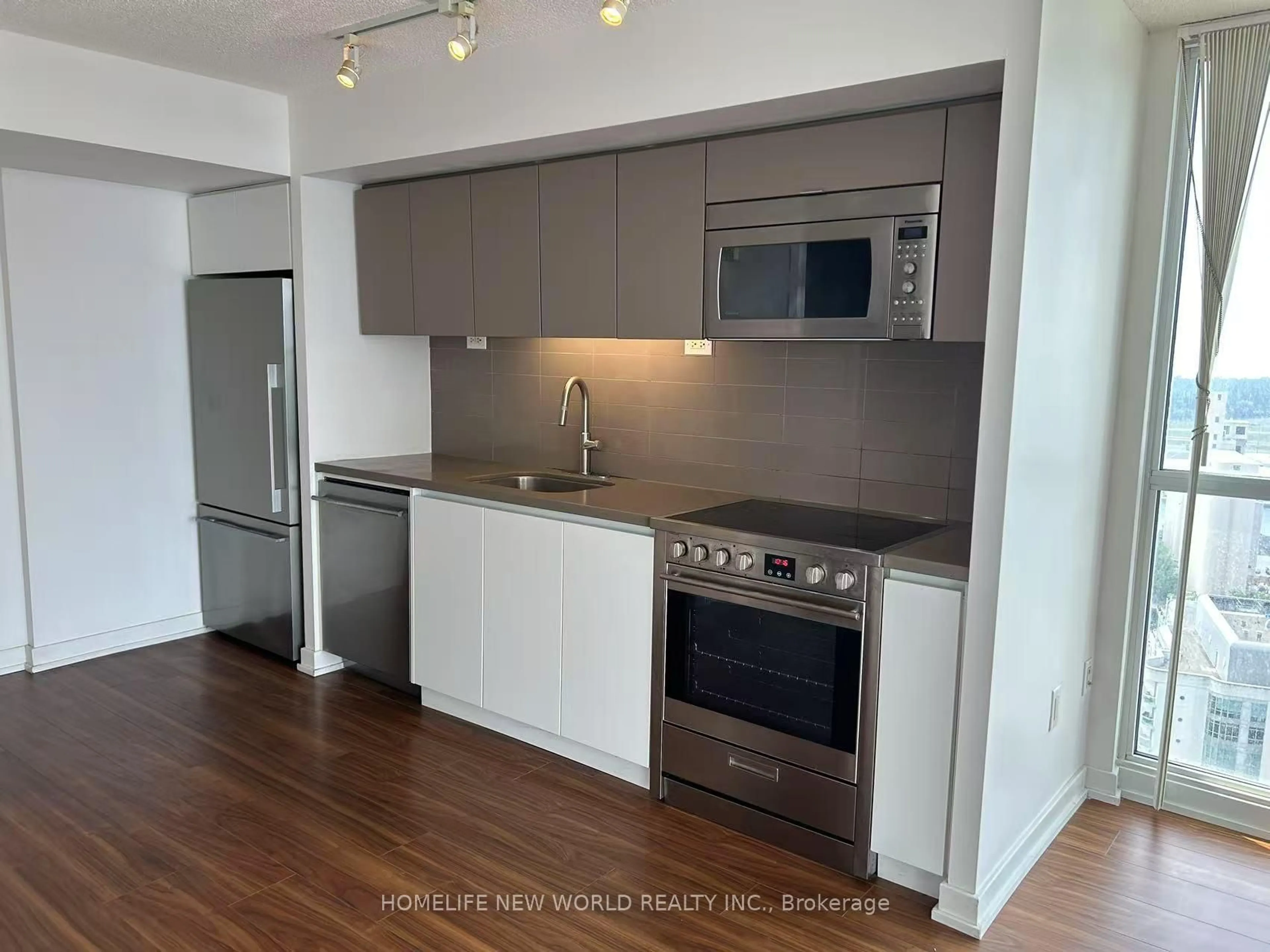 Standard kitchen, wood/laminate floor for 75 Queens Wharf Rd #2908, Toronto Ontario M5V 0J8