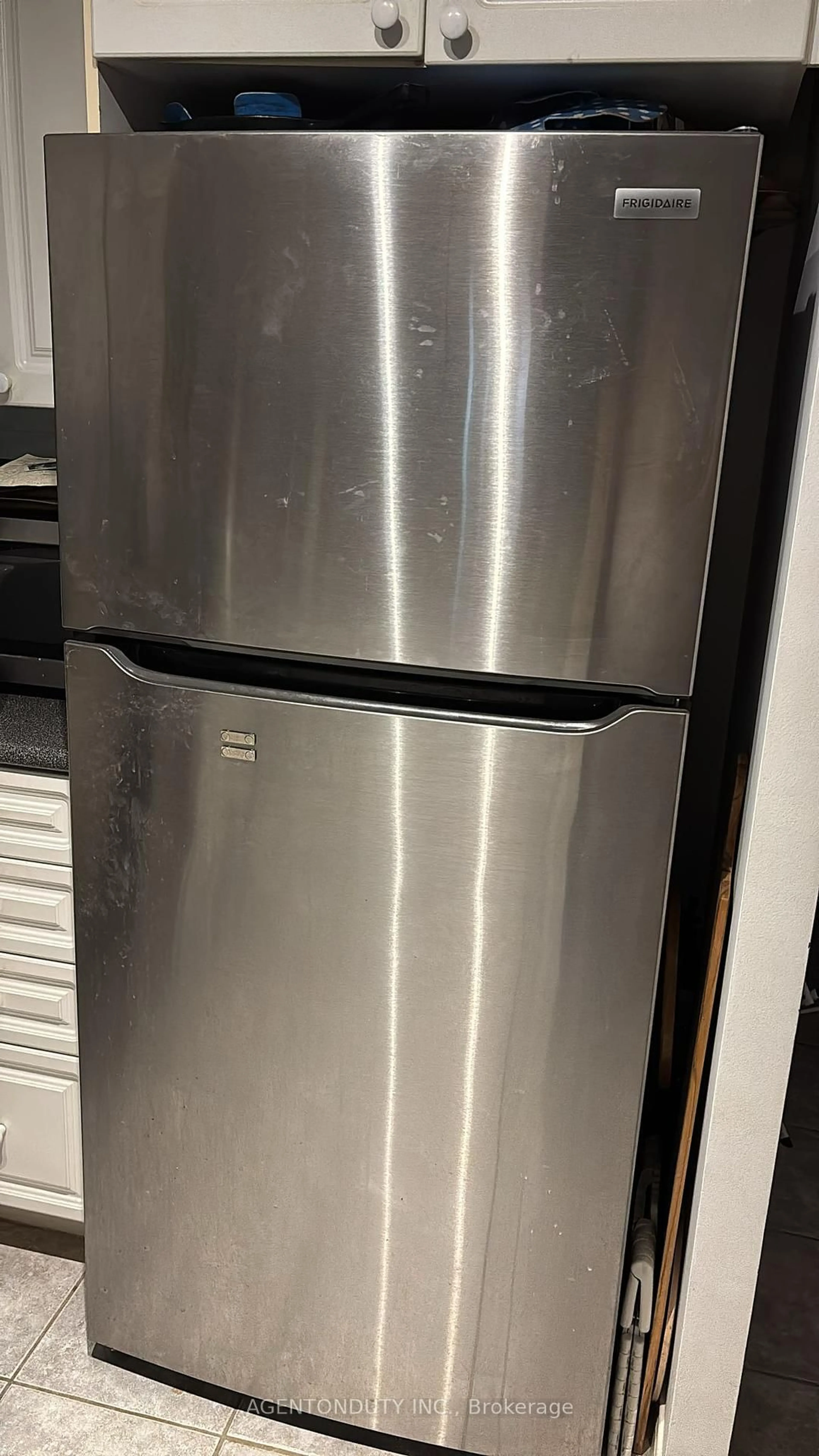 Standard kitchen, floor is not visible for 909 Bay St #607, Toronto Ontario M5S 3G2