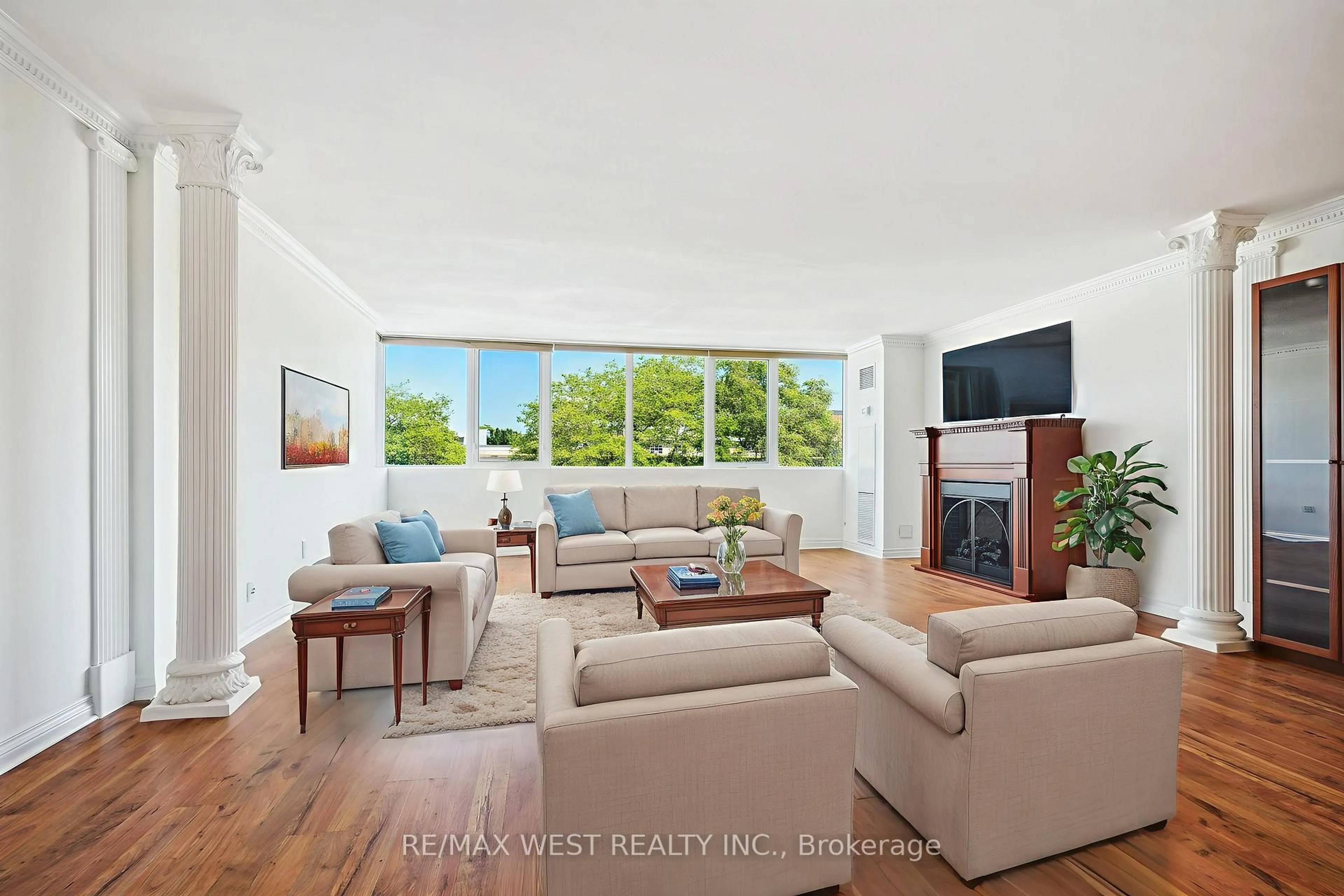 Living room with furniture, unknown for 256 Jarvis St #3B, Toronto Ontario M5B 2J4