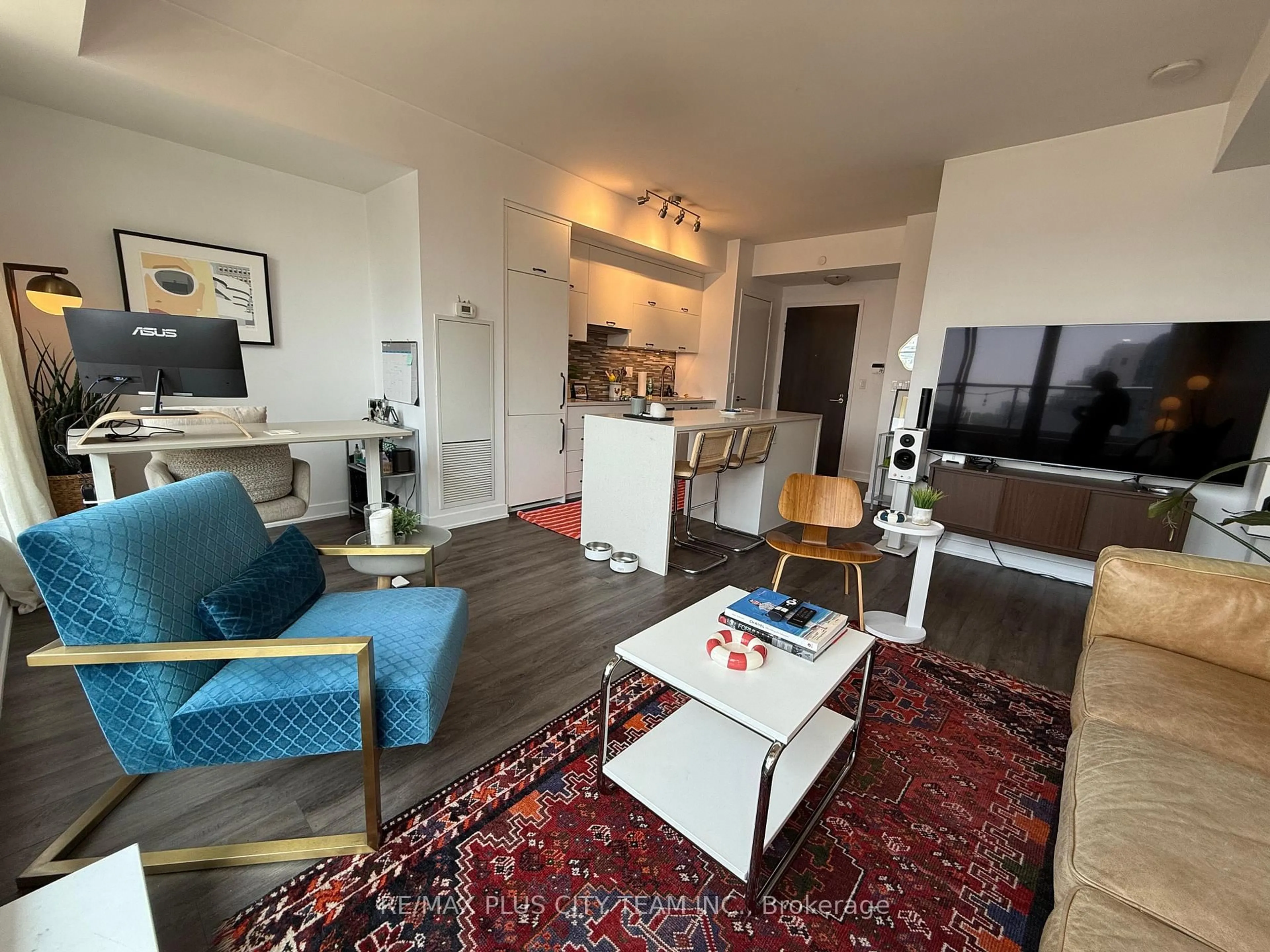 A pic of a room for 106 Dovercourt Rd #805, Toronto Ontario M6J 0G4