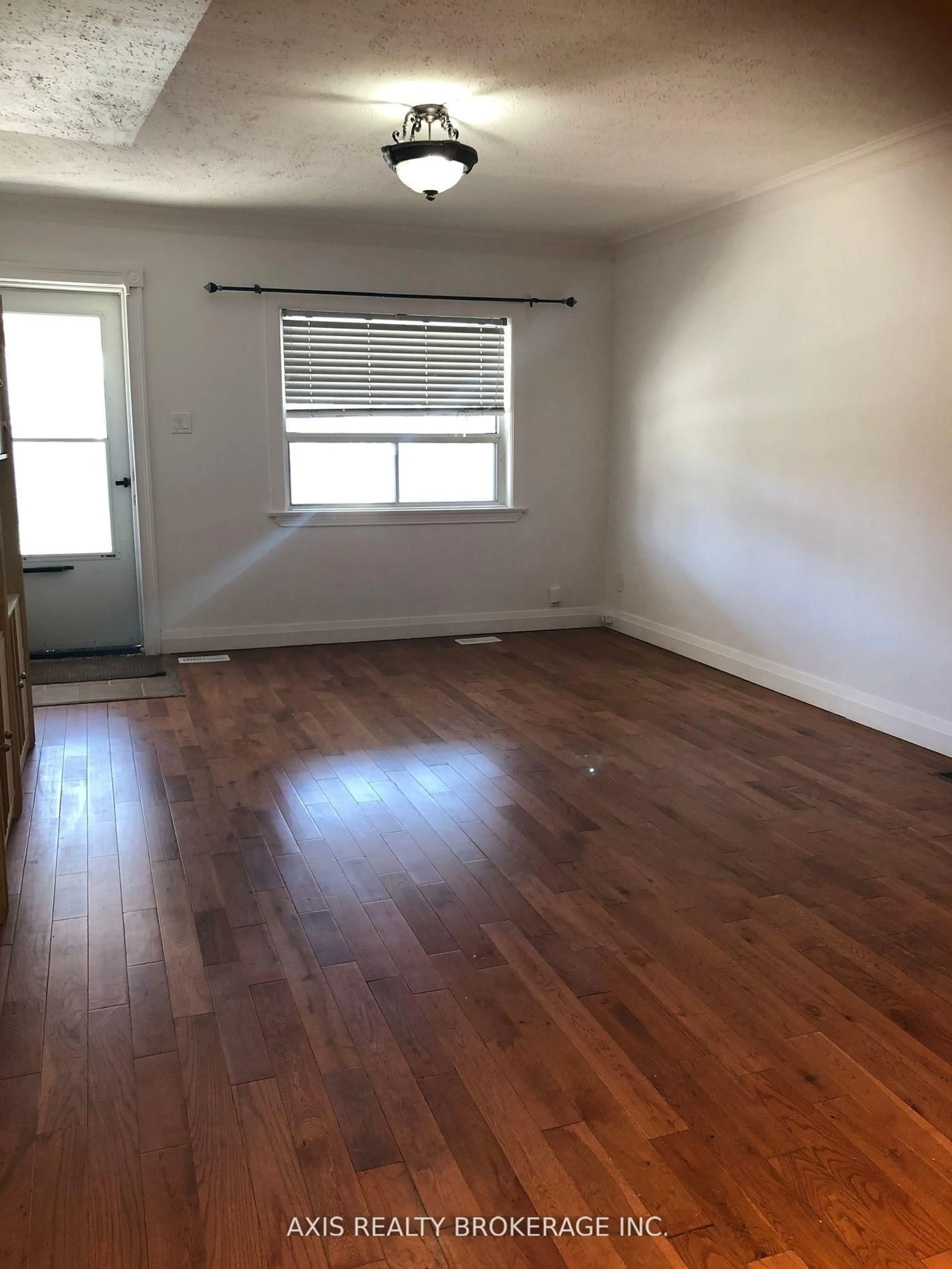 A pic of a room for 596 Glenholme Ave, Toronto Ontario M6E 3G4