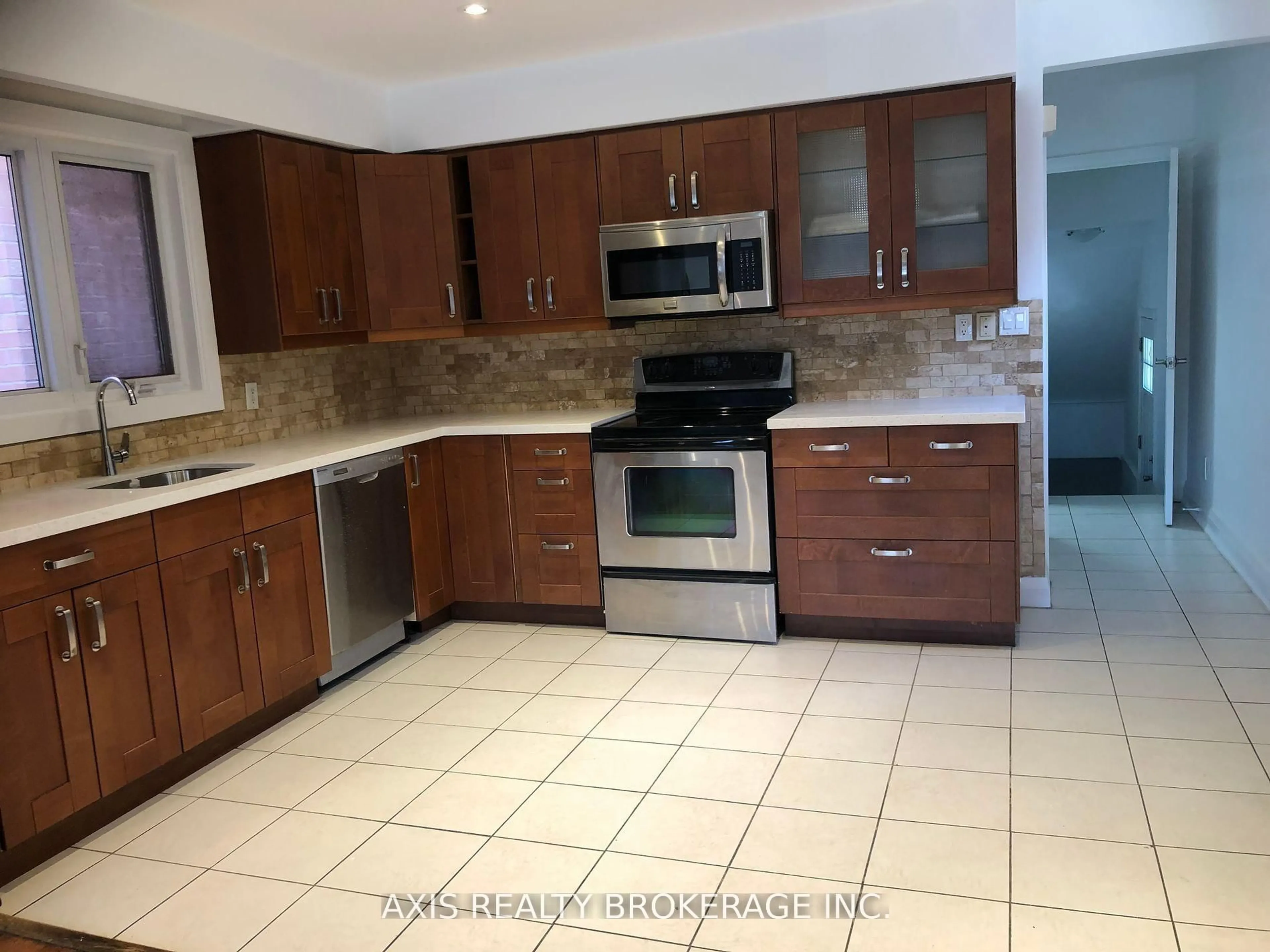 Open concept kitchen, ceramic/tile floor for 596 Glenholme Ave, Toronto Ontario M6E 3G4