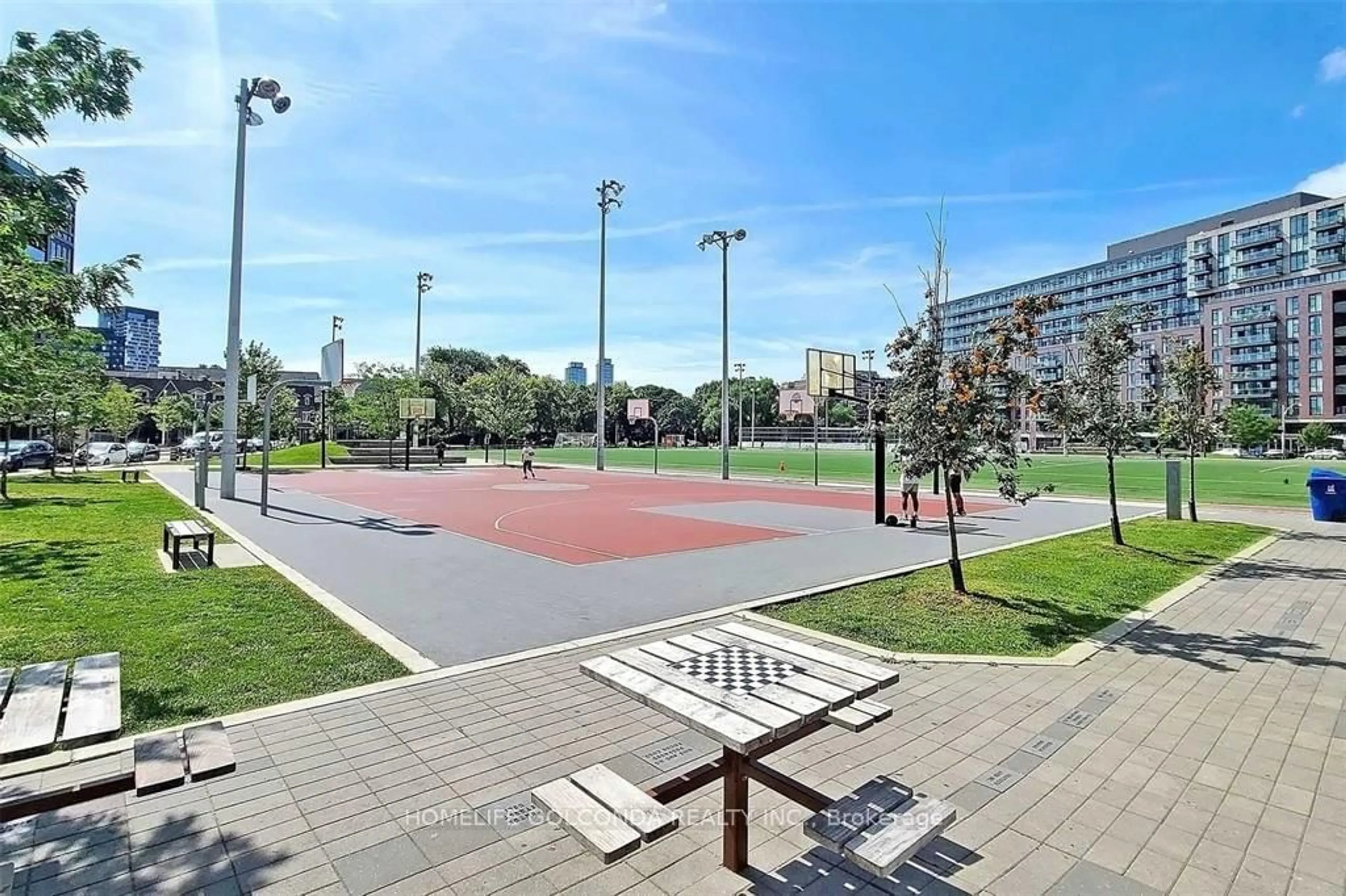 Patio, street for 100 River St #Th07, Toronto Ontario M5A 0S3