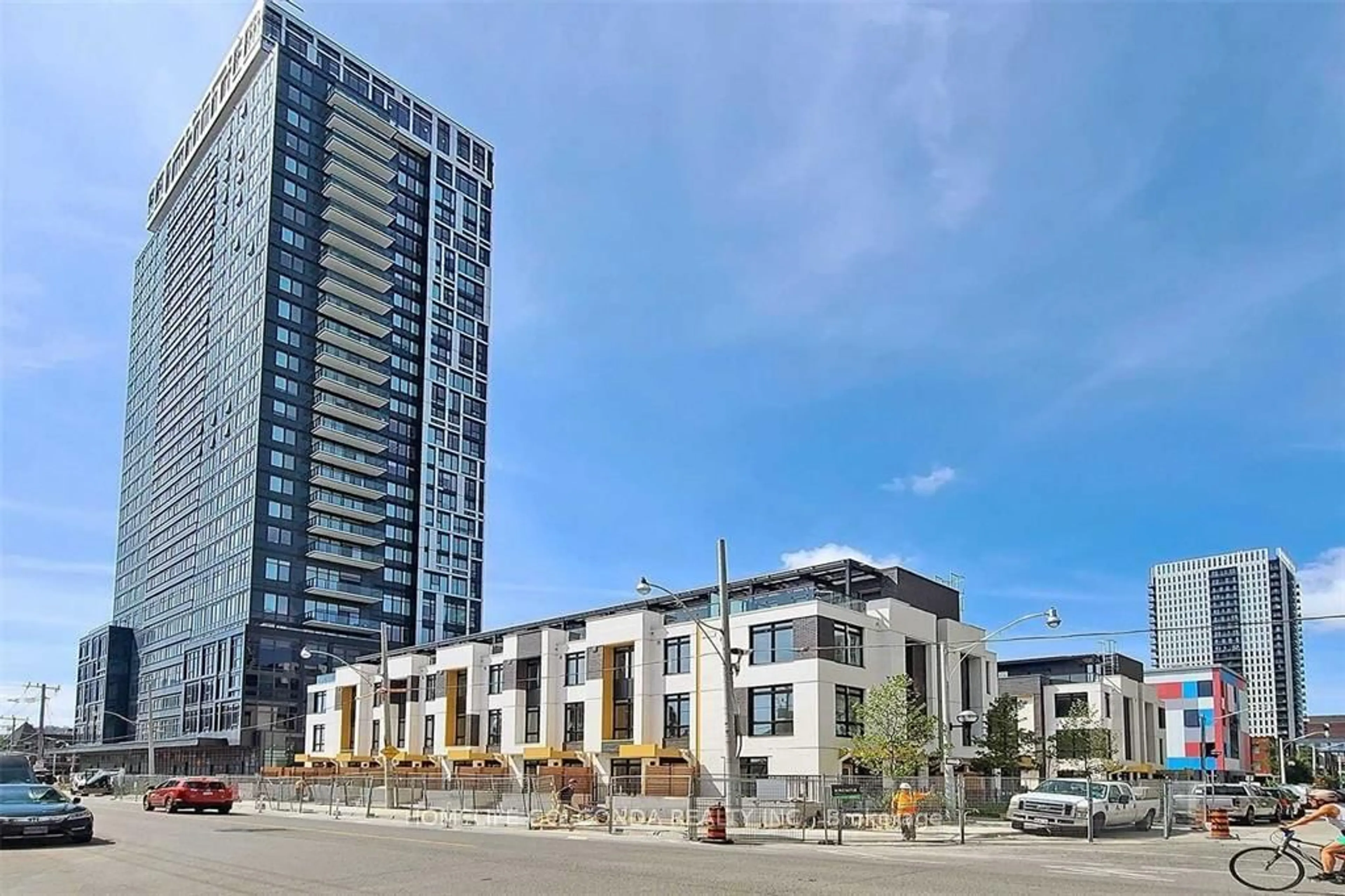 Patio, street for 100 River St #Th07, Toronto Ontario M5A 0S3