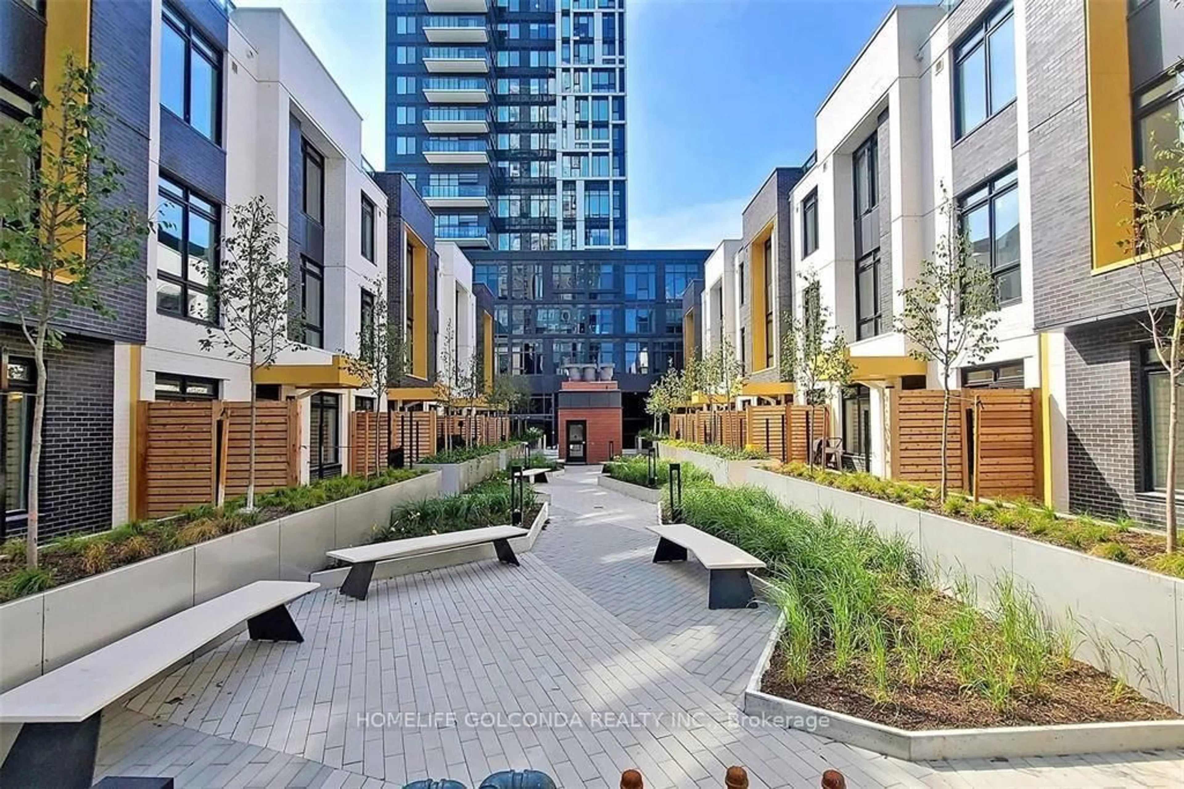 Patio, street for 100 River St #Th07, Toronto Ontario M5A 0S3