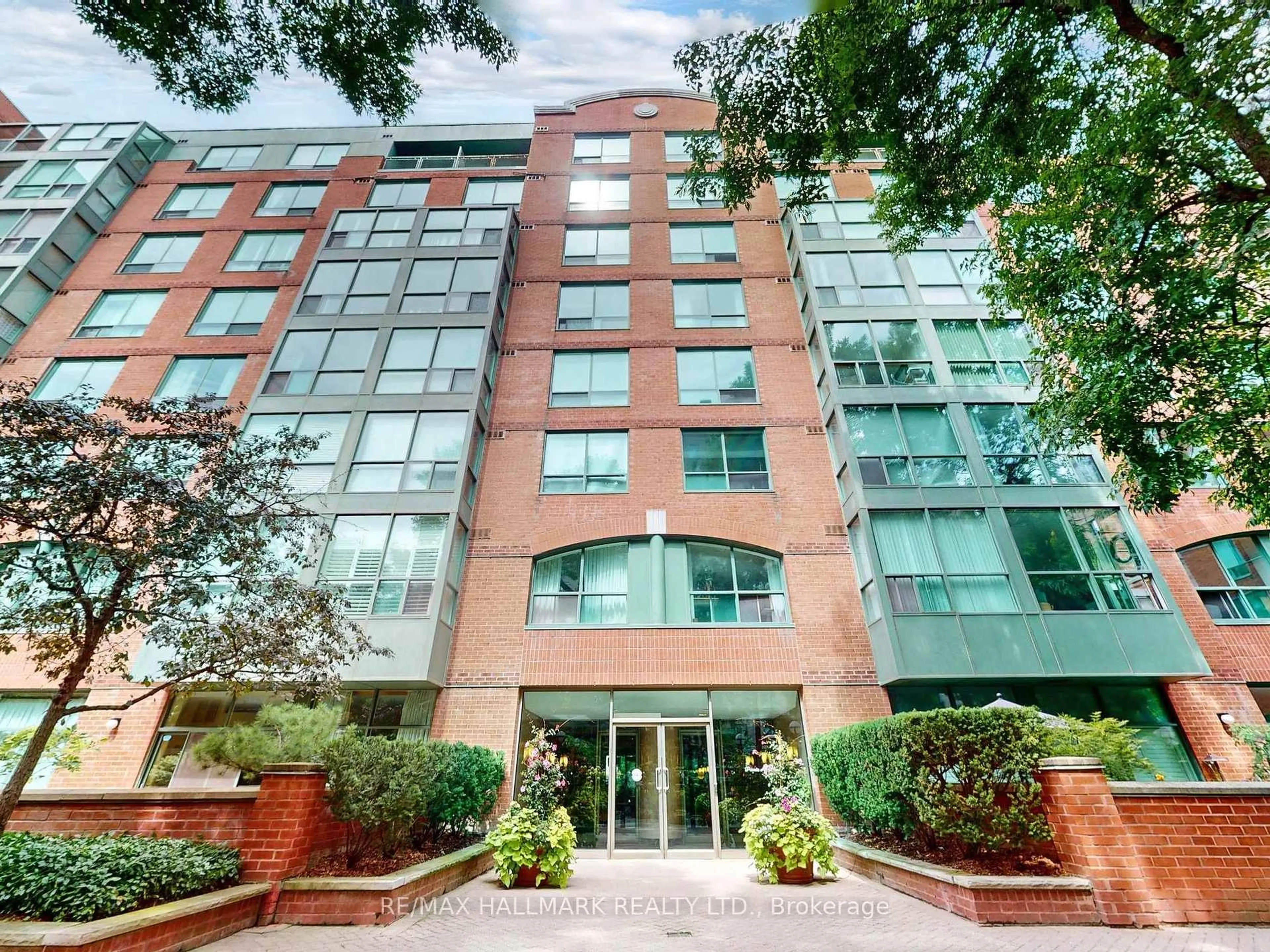 Indoor foyer for 95 Prince  Arthur Ave #126, Toronto Ontario M5R 3P6
