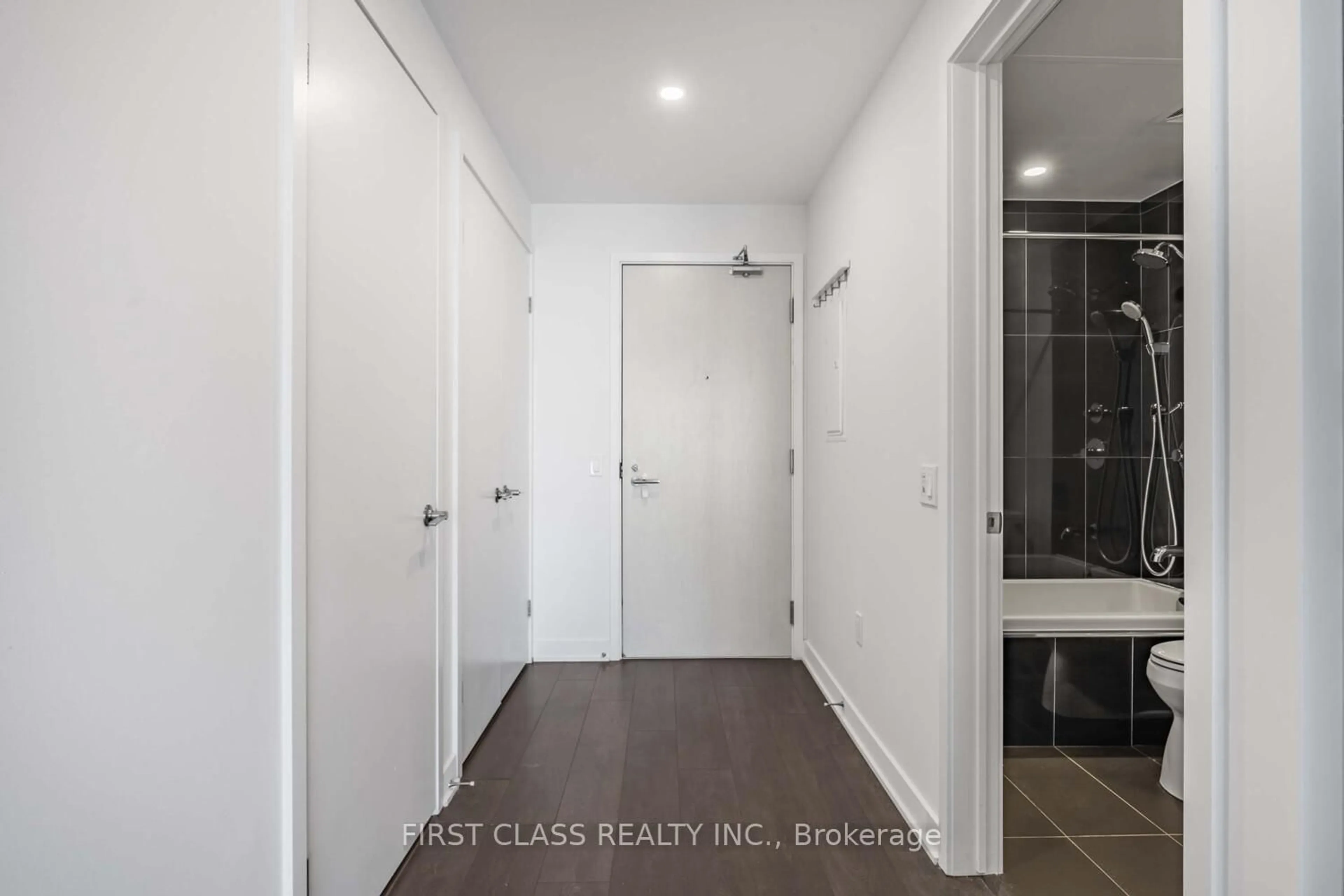 Indoor entryway for 115 Blue Jays Way #4510, Toronto Ontario M5V 0N4