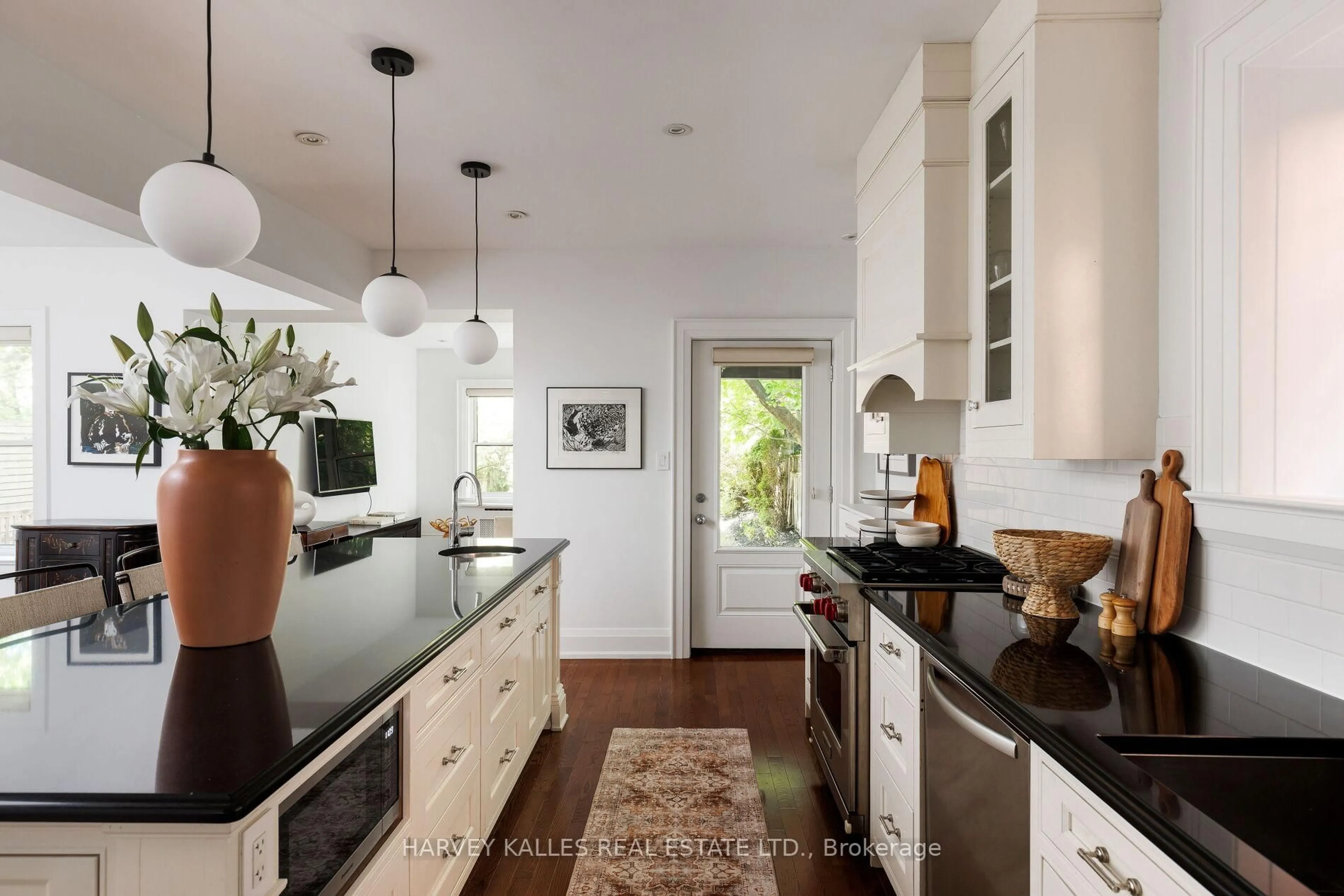 Contemporary kitchen, unknown for 8 Edgewood Cres, Toronto Ontario M4W 3A9