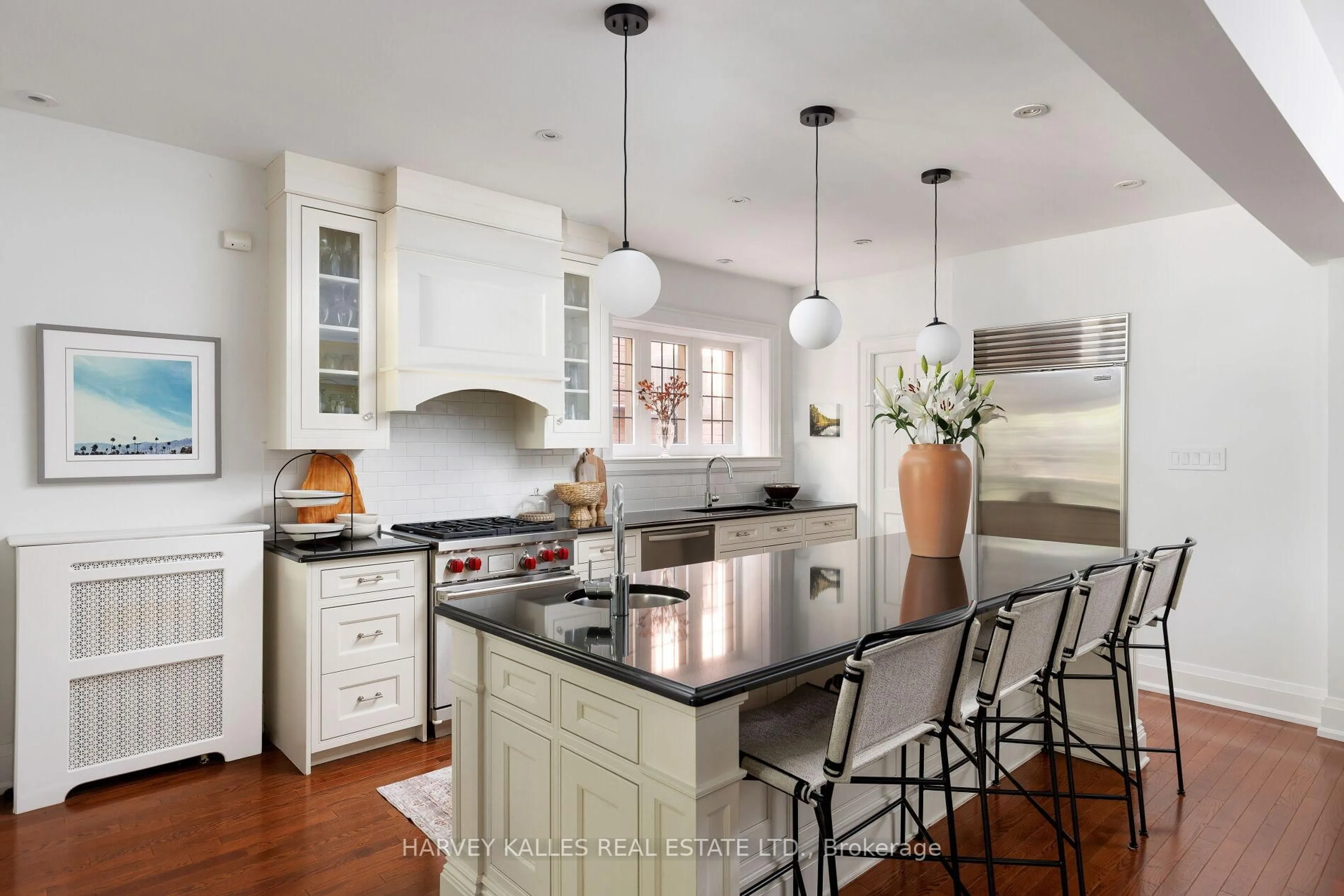 Open concept kitchen, ceramic/tile floor for 8 Edgewood Cres, Toronto Ontario M4W 3A9