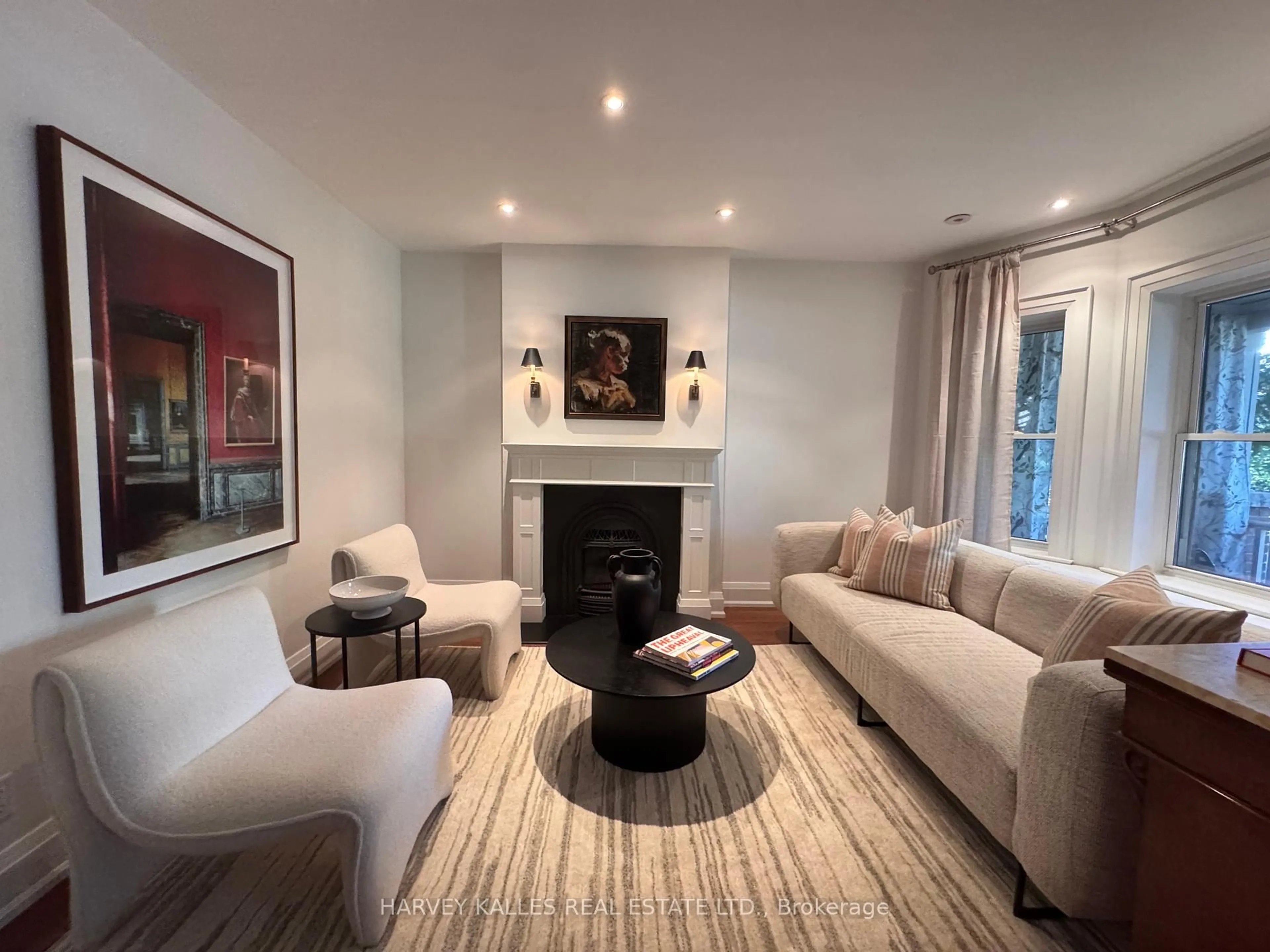 Living room with furniture, unknown for 8 Edgewood Cres, Toronto Ontario M4W 3A9