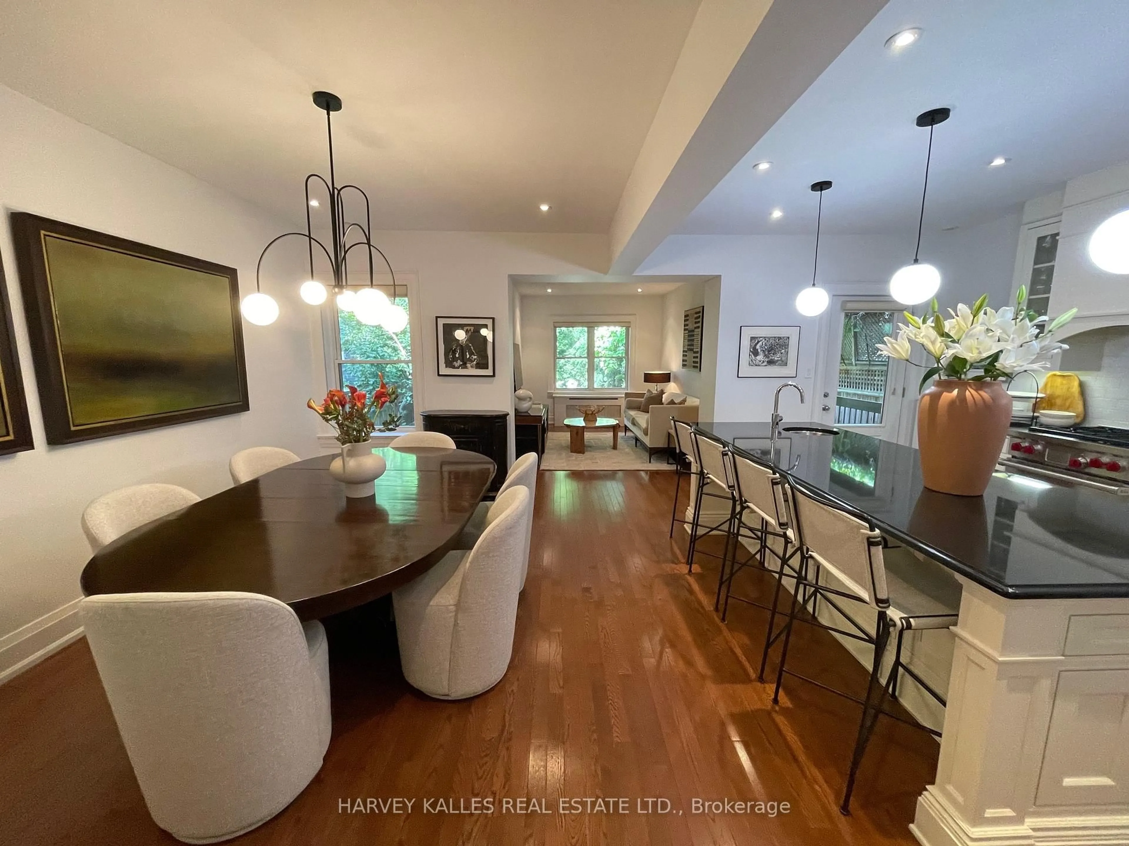 Open concept kitchen, unknown for 8 Edgewood Cres, Toronto Ontario M4W 3A9