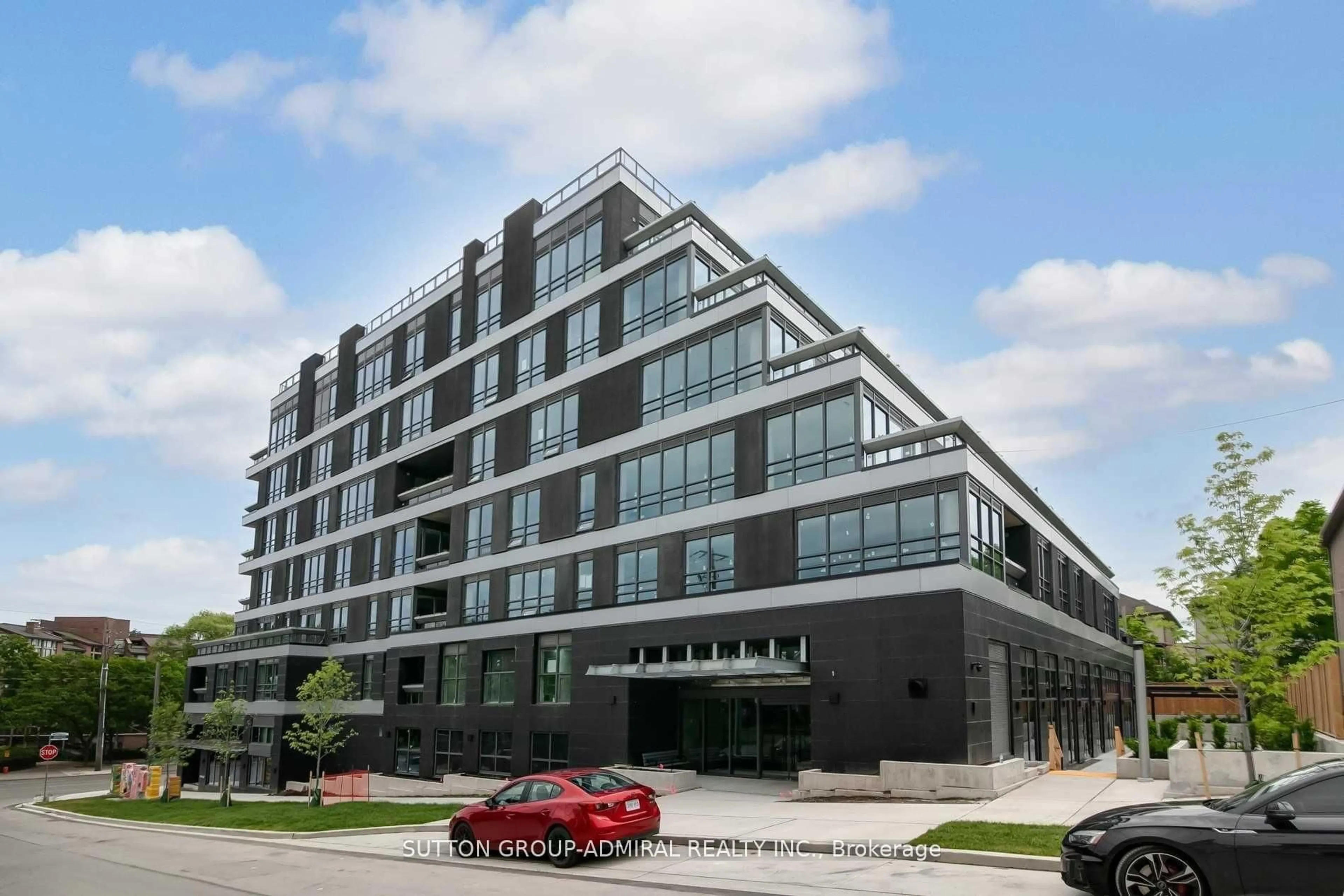 Indoor foyer for 355 Bedford Park #205, Toronto Ontario M5M 1J3
