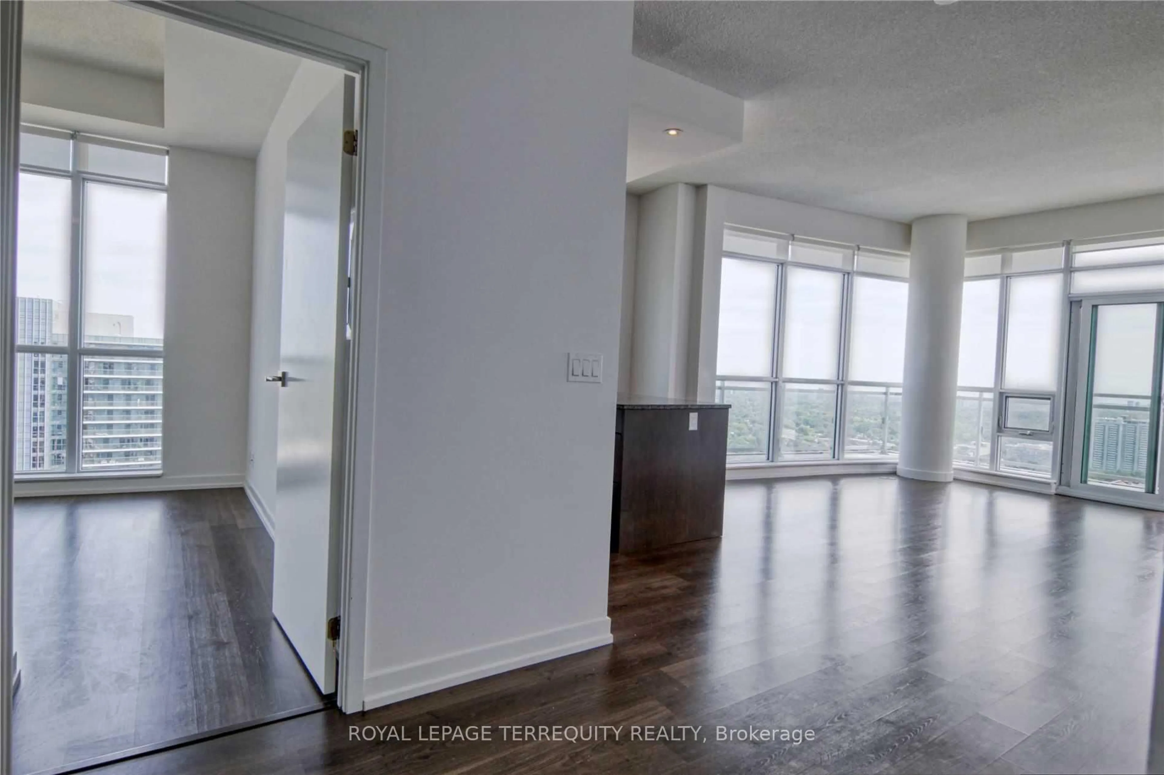 Unknown for 98 Lillian St #2517, Toronto Ontario M4S 0A5