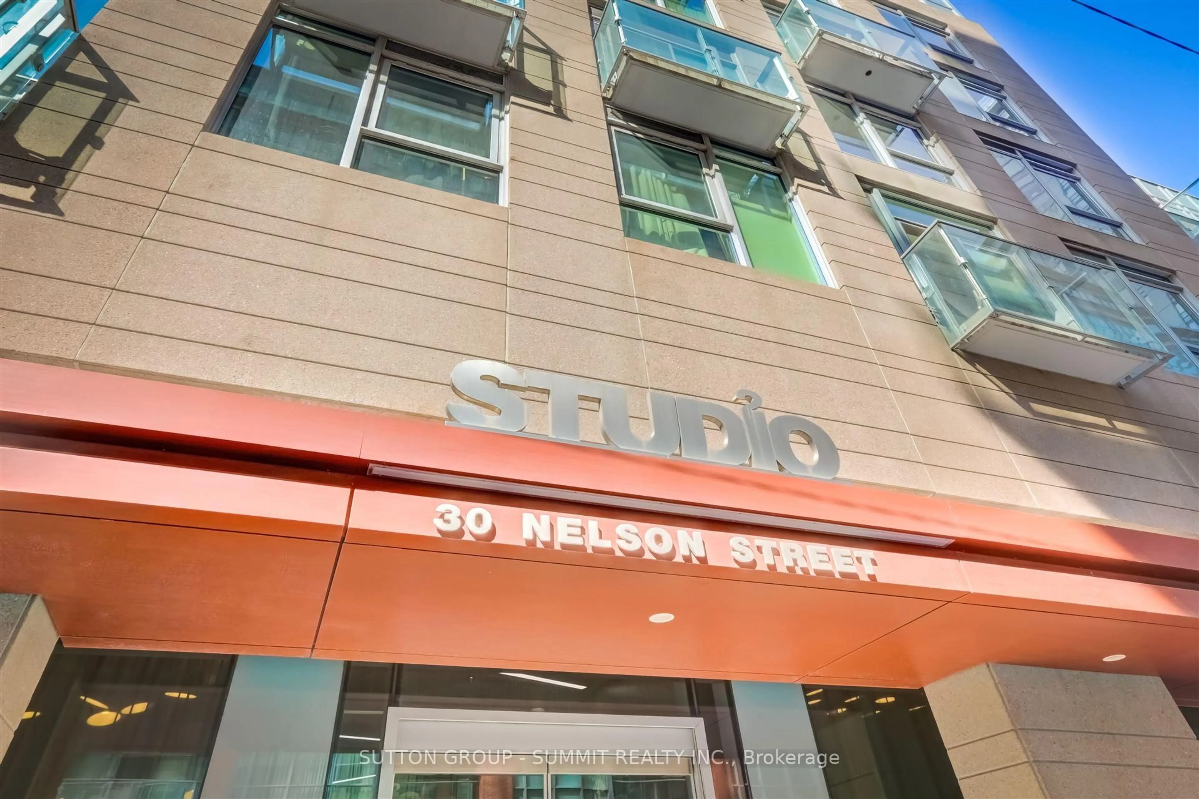 Patio, building for 30 NELSON St #1008, Toronto Ontario M5V 0H5