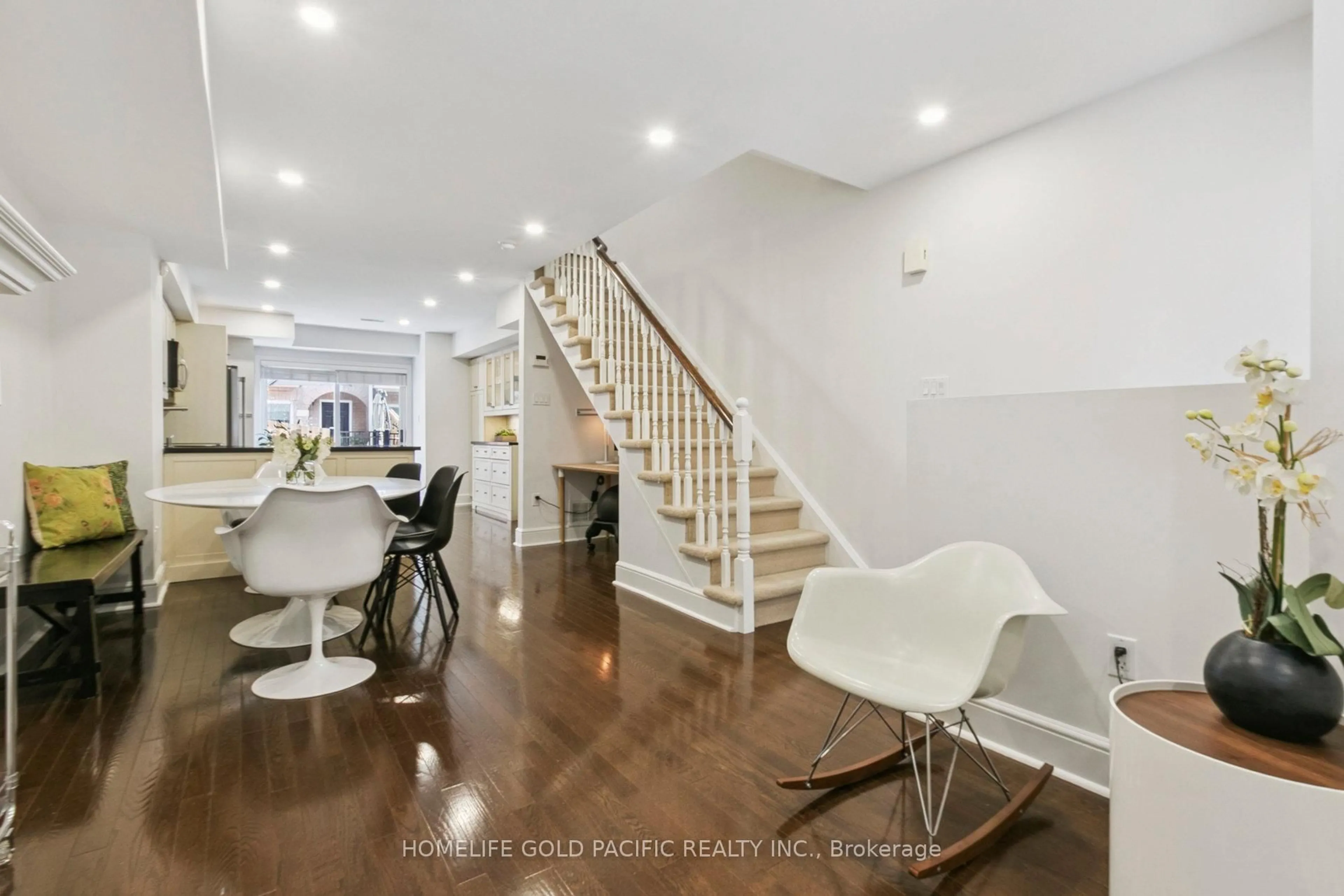 Unknown for 151 Merton St #TH 1, Toronto Ontario M4T 1V3